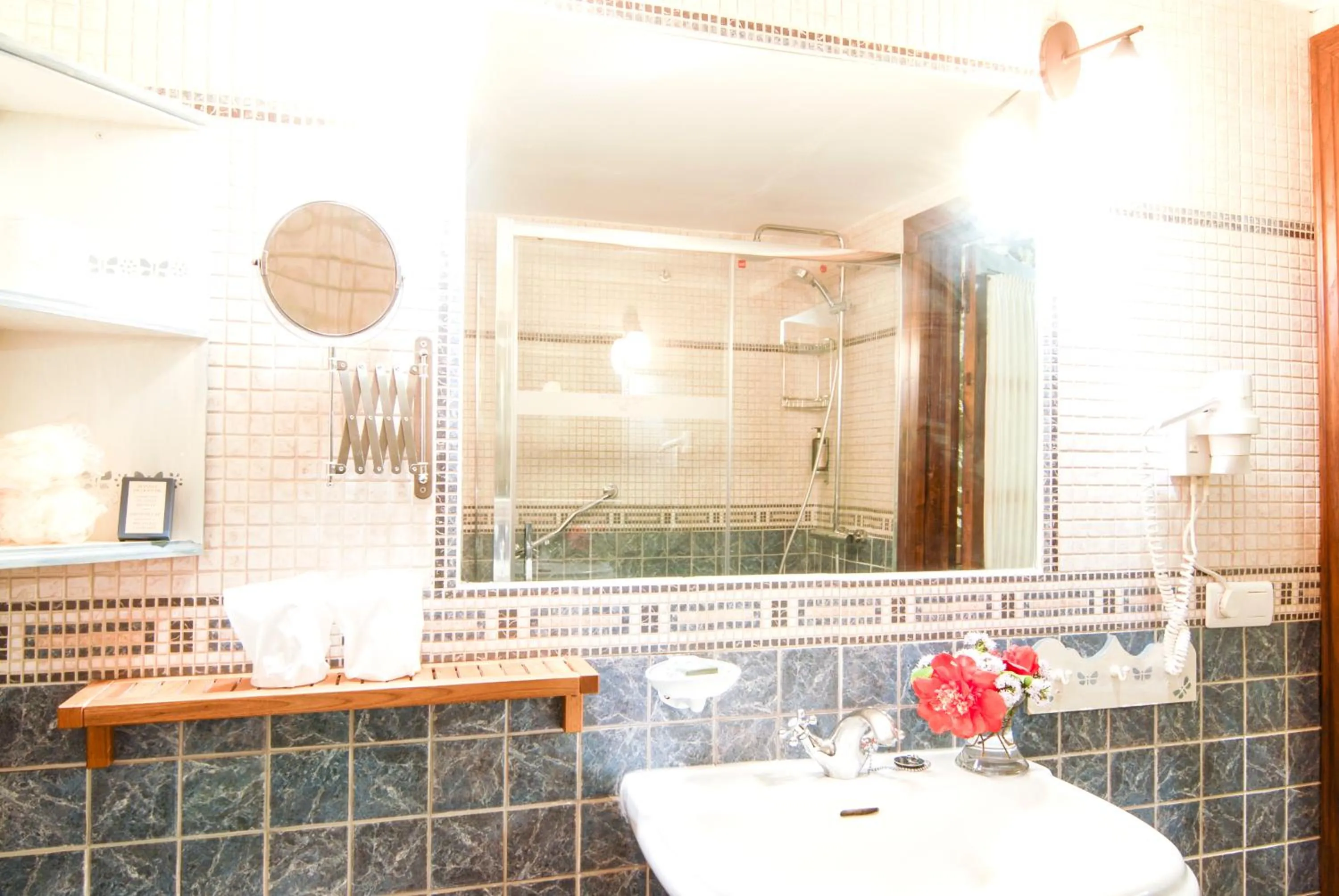 Bathroom in El Jardín del Convento, Casa Rural