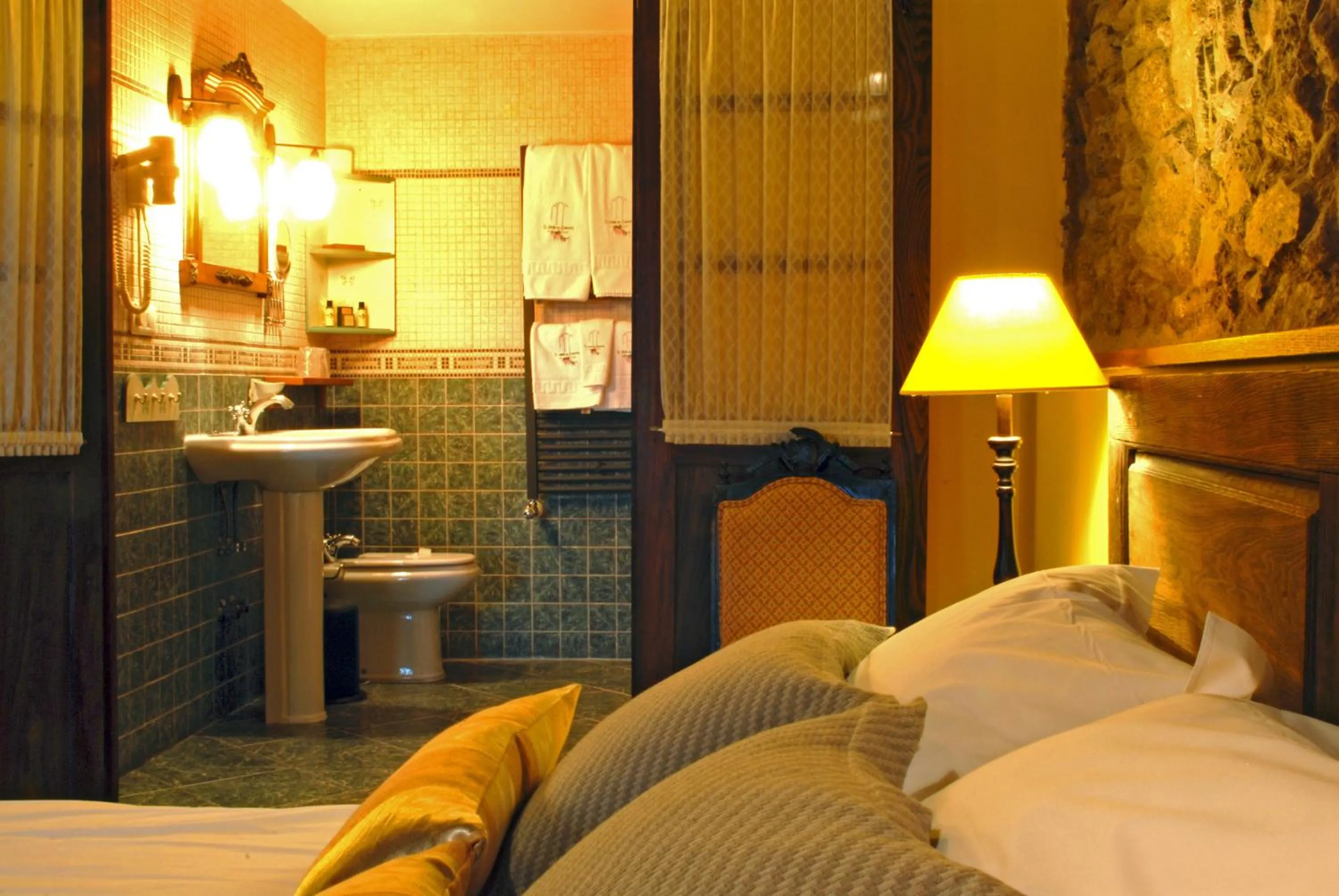 Bathroom, Bed in El Jardín del Convento, Casa Rural