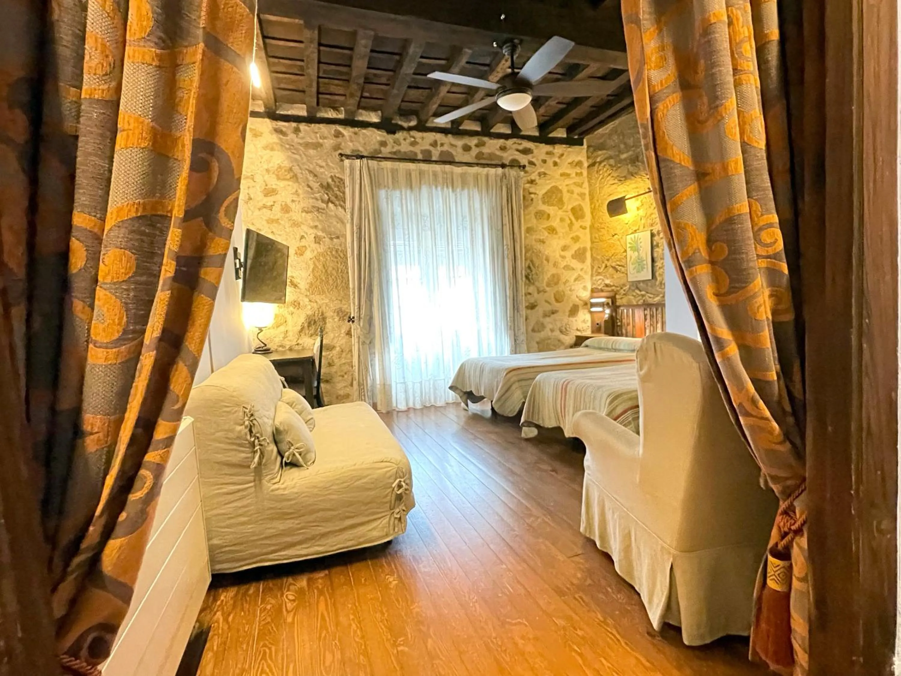Photo of the whole room, Bed in El Jardín del Convento, Casa Rural