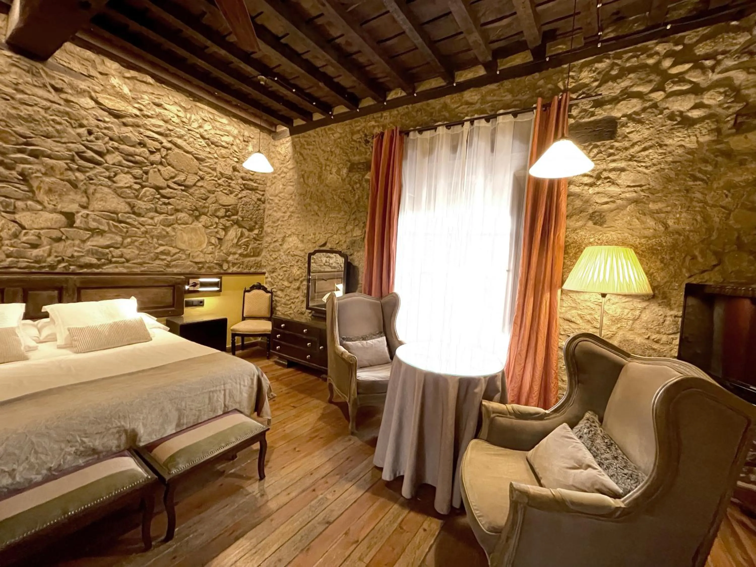 Photo of the whole room, Bed in El Jardín del Convento, Casa Rural