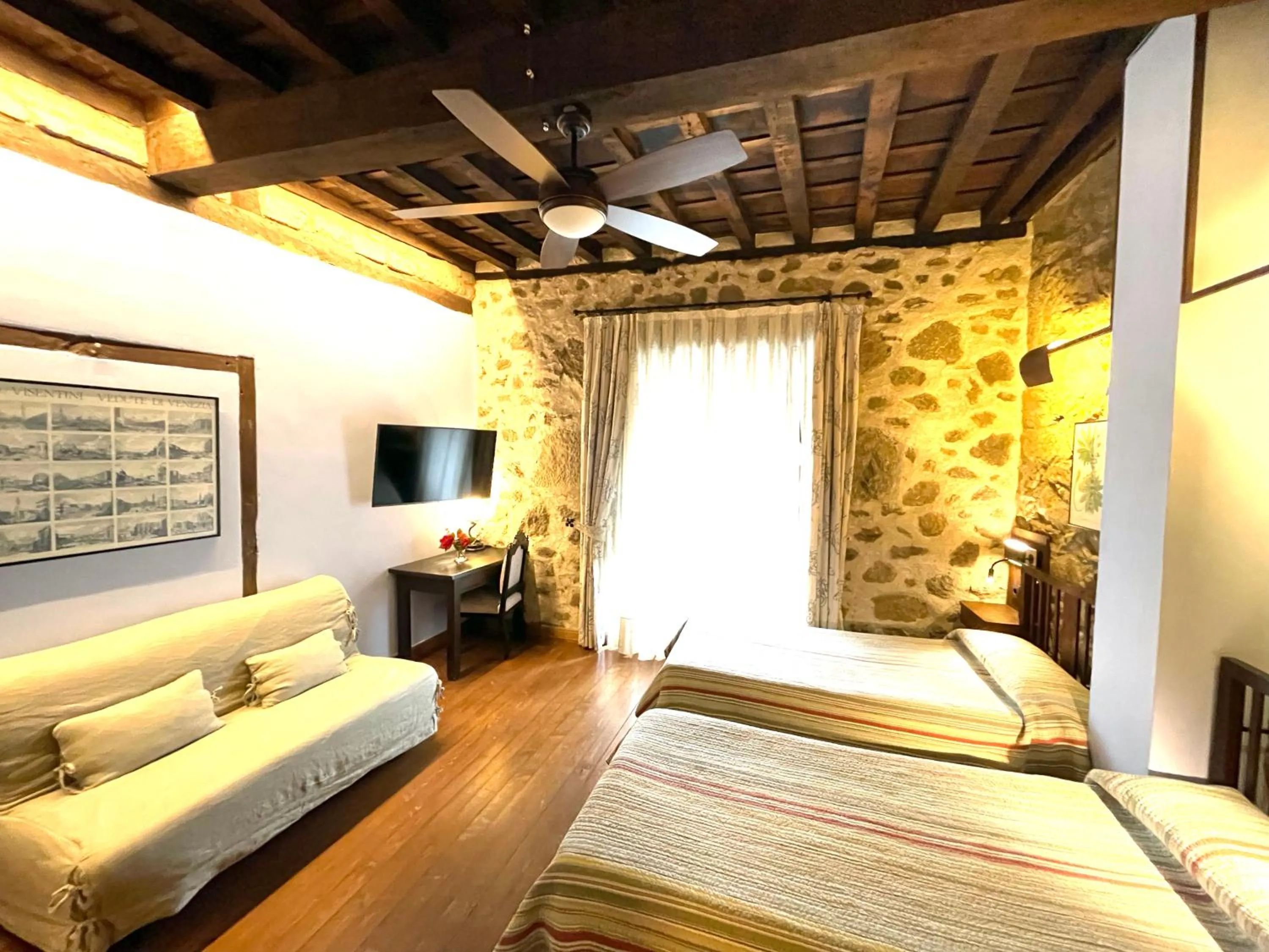 Photo of the whole room, Bed in El Jardín del Convento, Casa Rural