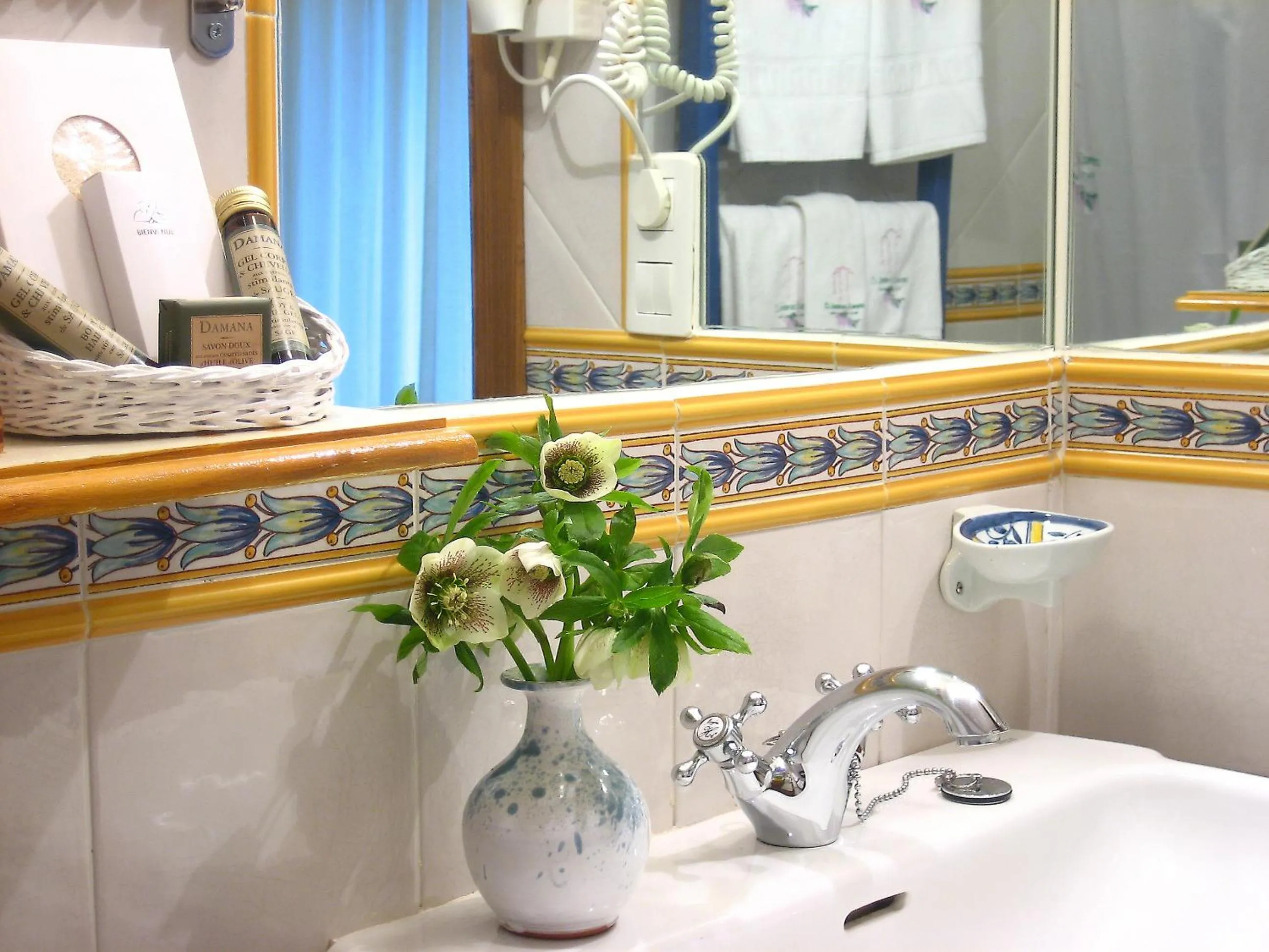 Bathroom in El Jardín del Convento, Casa Rural