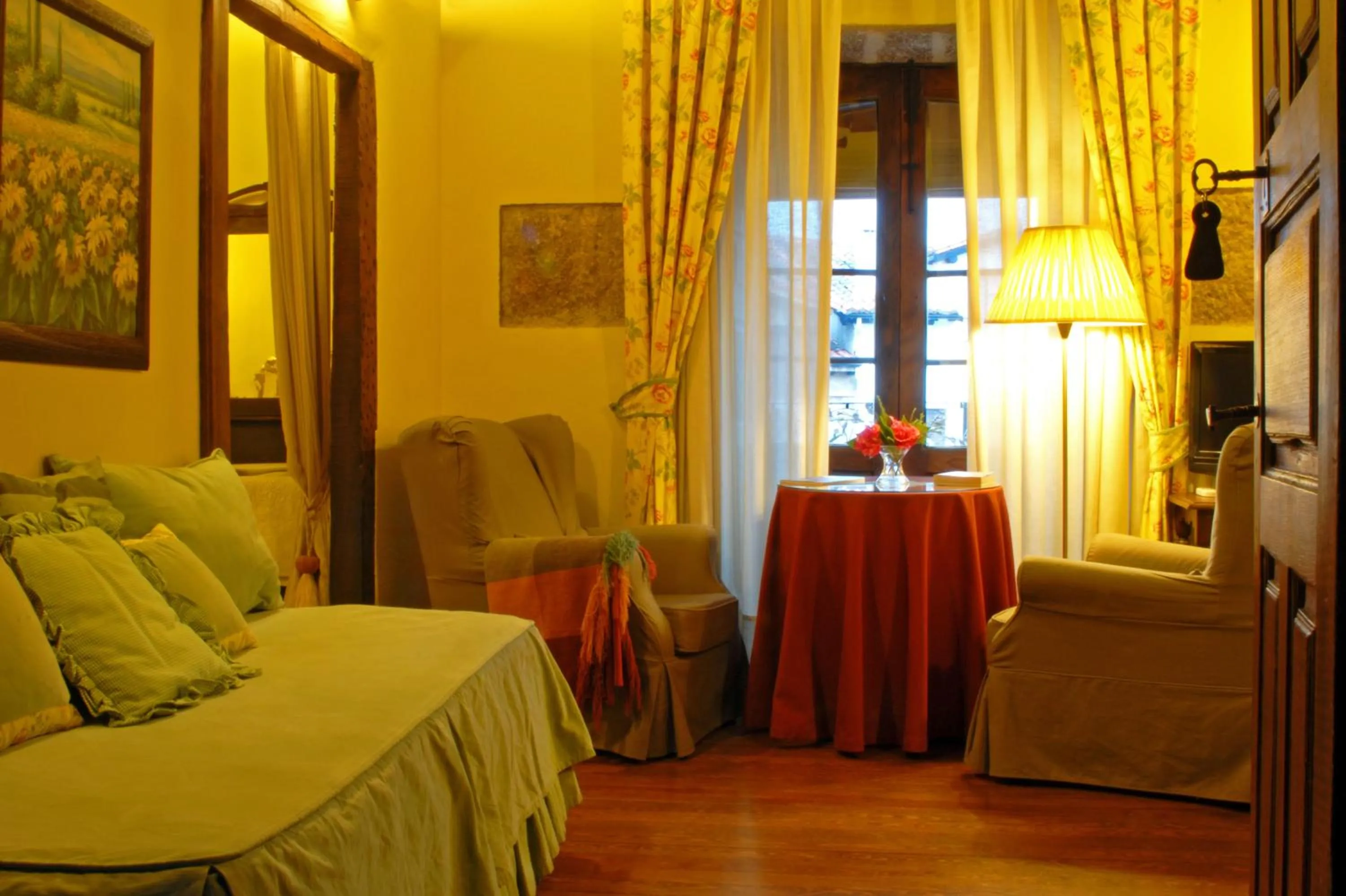 Living room, Bed in El Jardín del Convento, Casa Rural