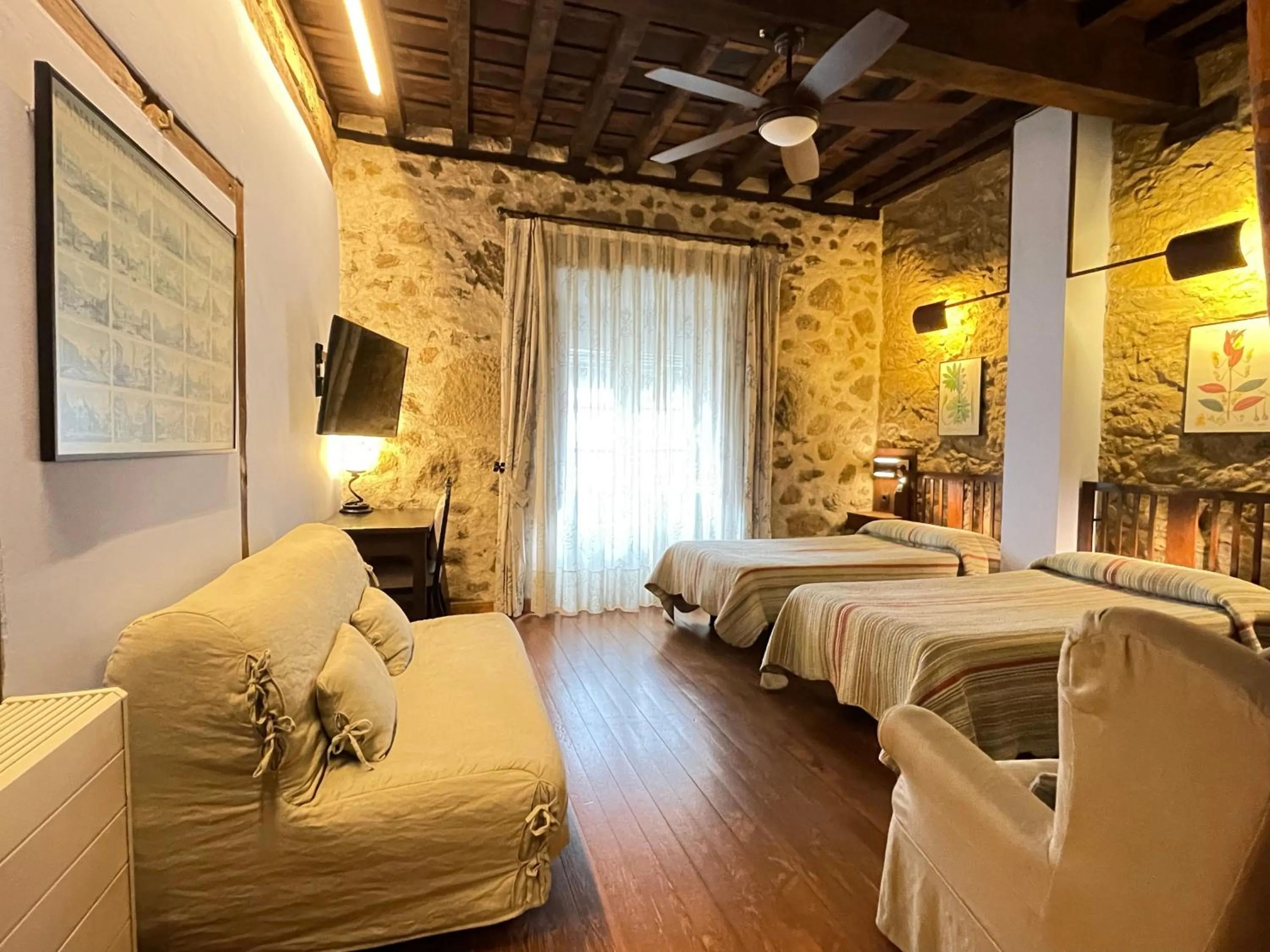Photo of the whole room, Bed in El Jardín del Convento, Casa Rural