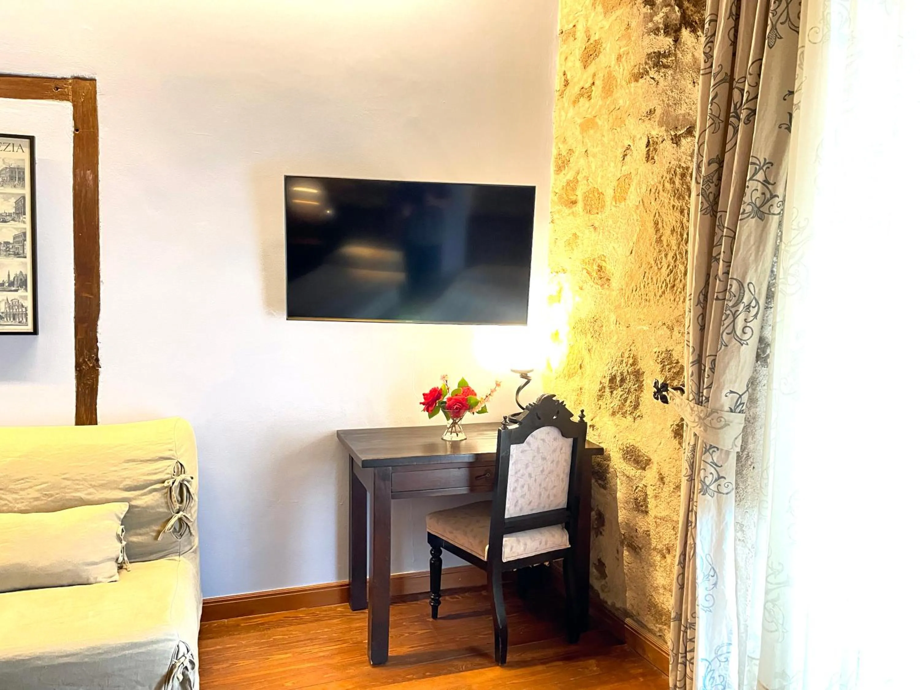 TV and multimedia in El Jardín del Convento, Casa Rural