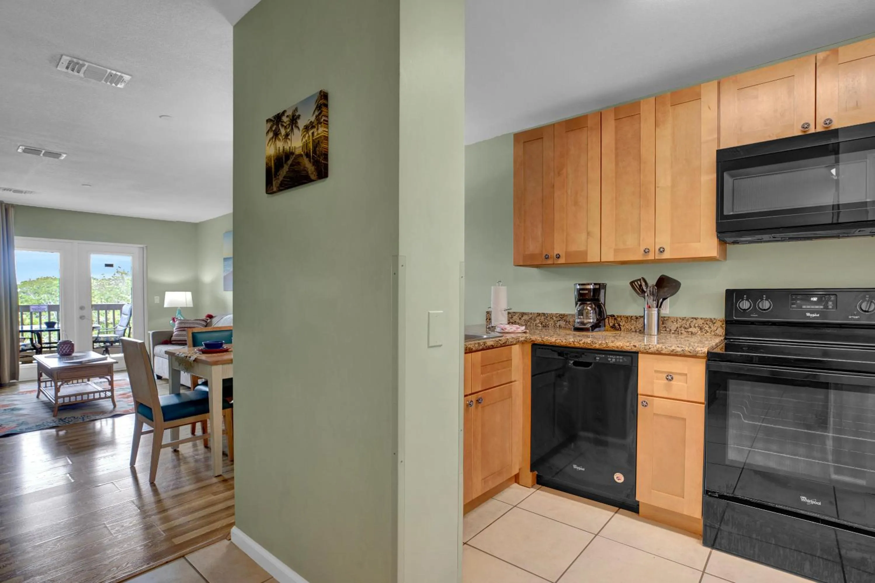 kitchen in Coconut Mallory Resort and Marina