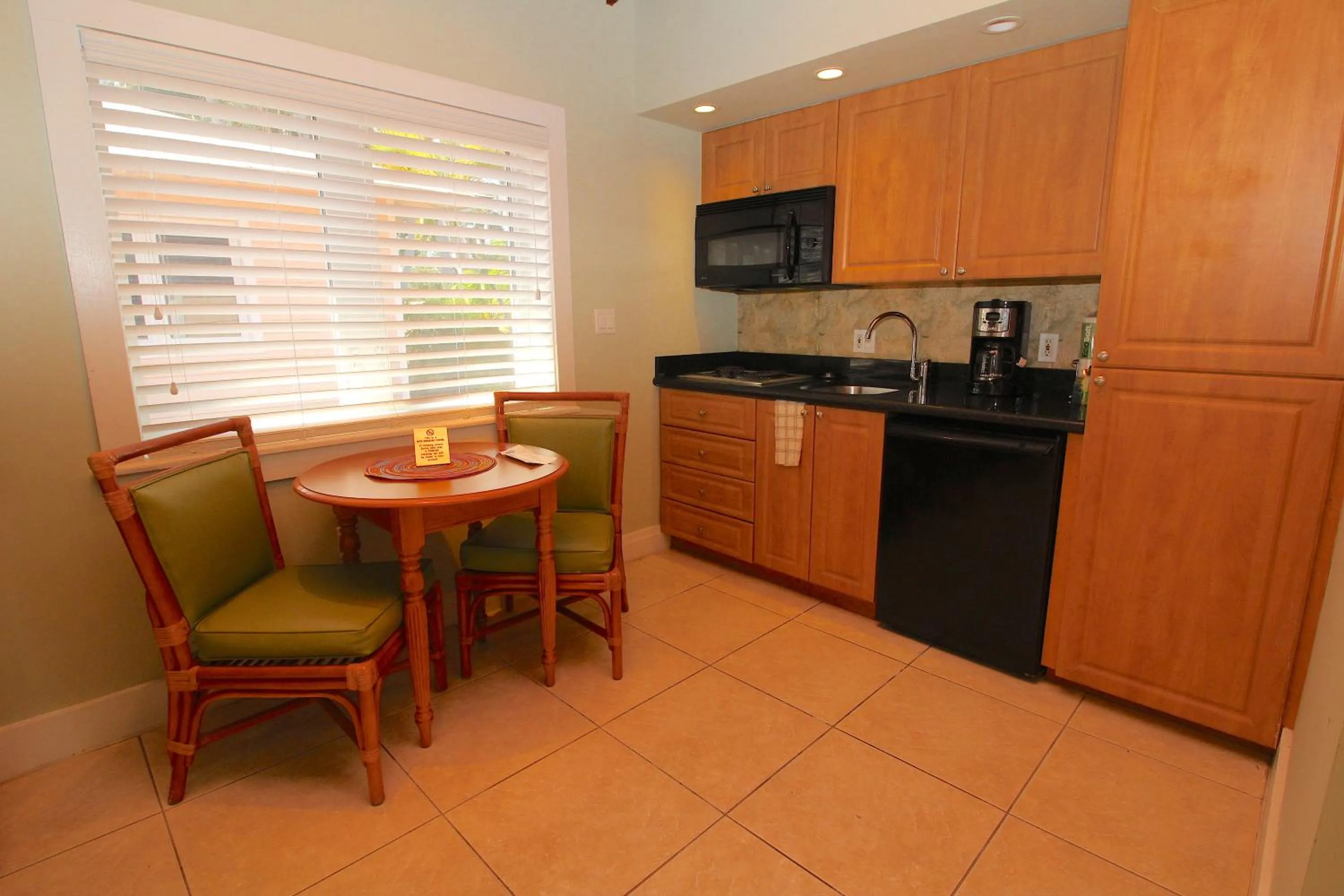 Kitchen or kitchenette in Coconut Mallory Resort and Marina