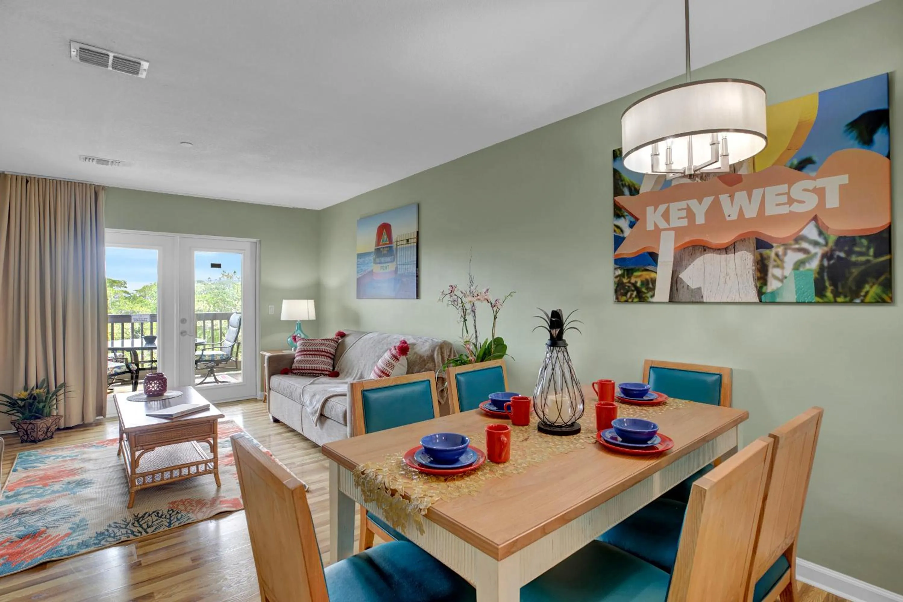 Living room in Coconut Mallory Resort and Marina