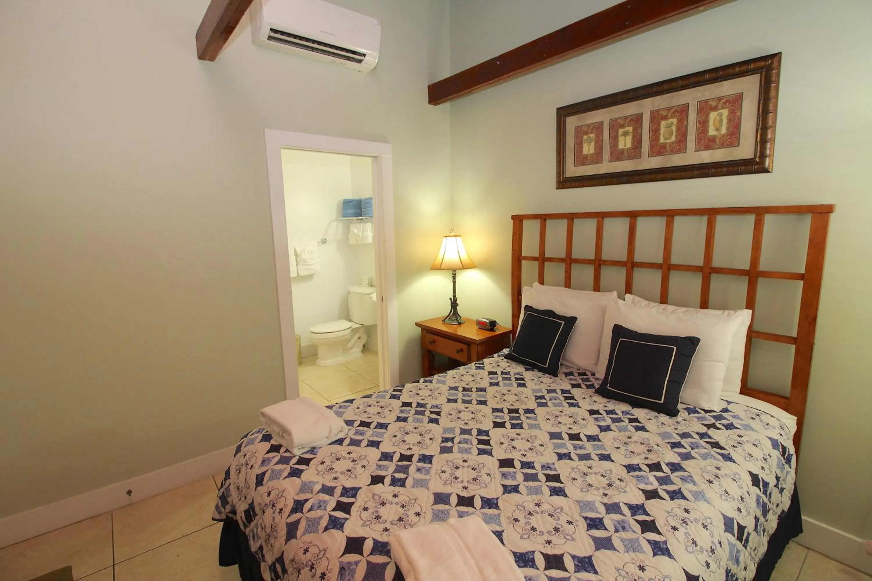 Bedroom, Bed in Coconut Mallory Resort and Marina