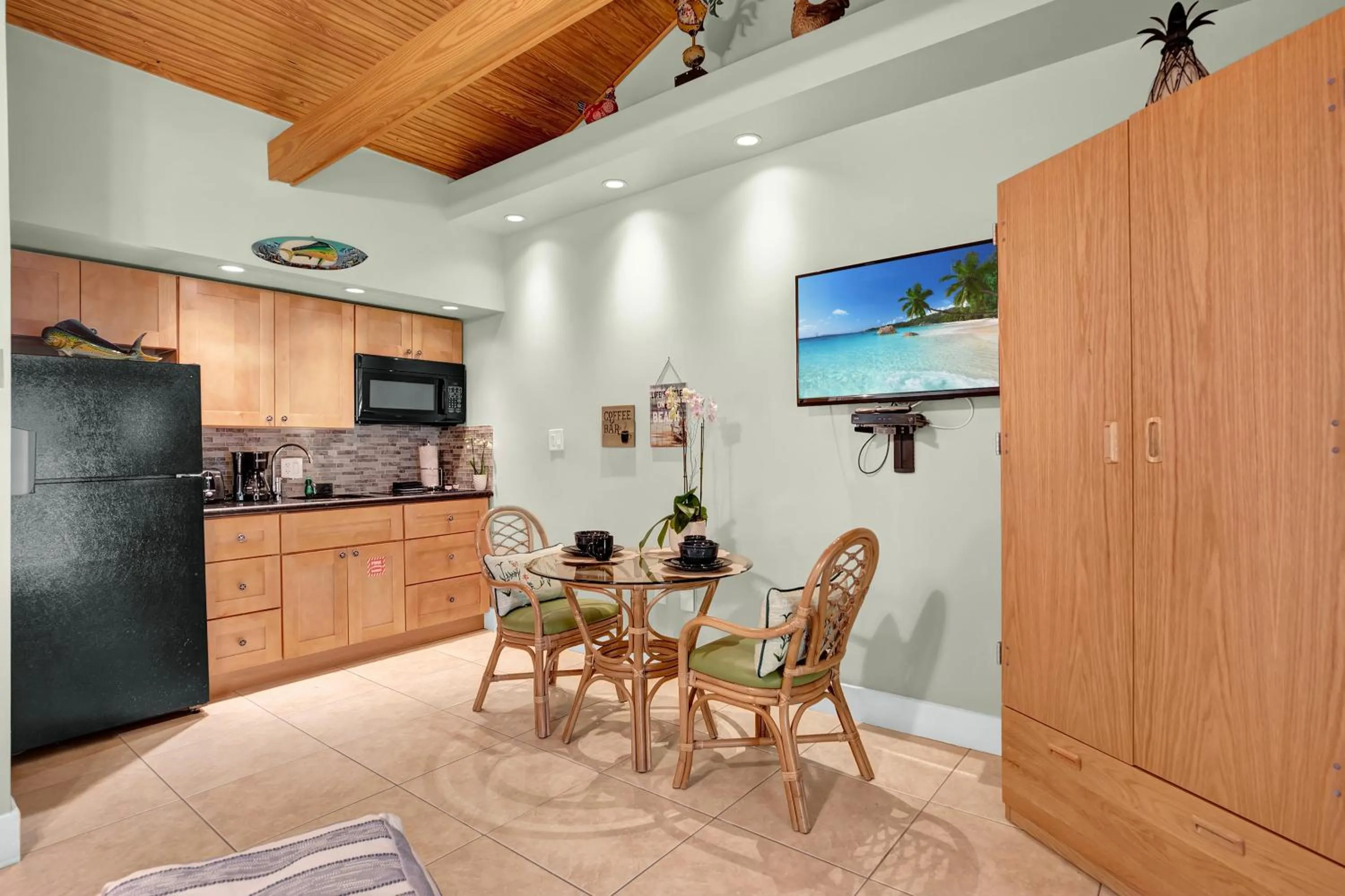 Kitchen or kitchenette in Coconut Mallory Resort and Marina