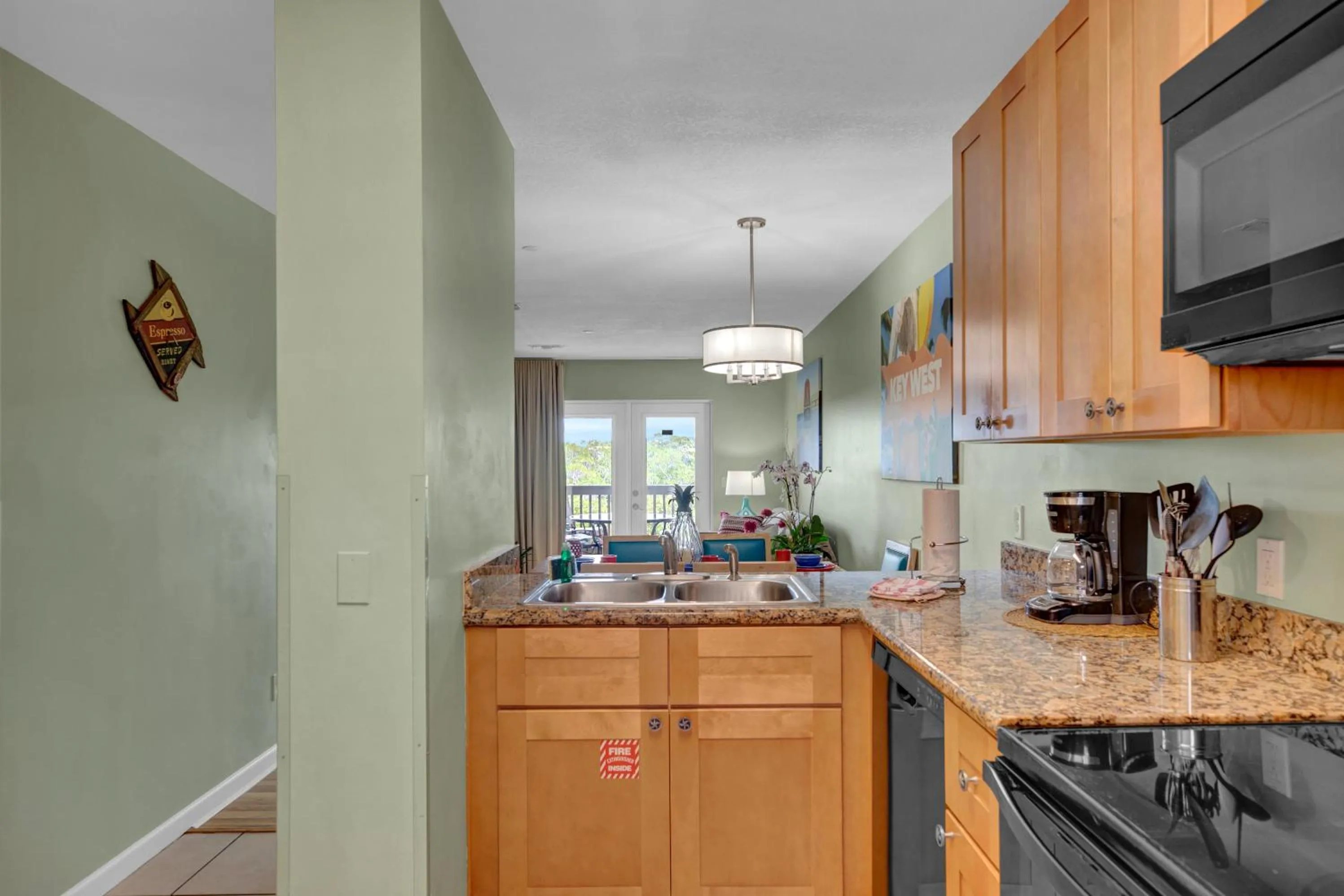 Kitchen or kitchenette in Coconut Mallory Resort and Marina