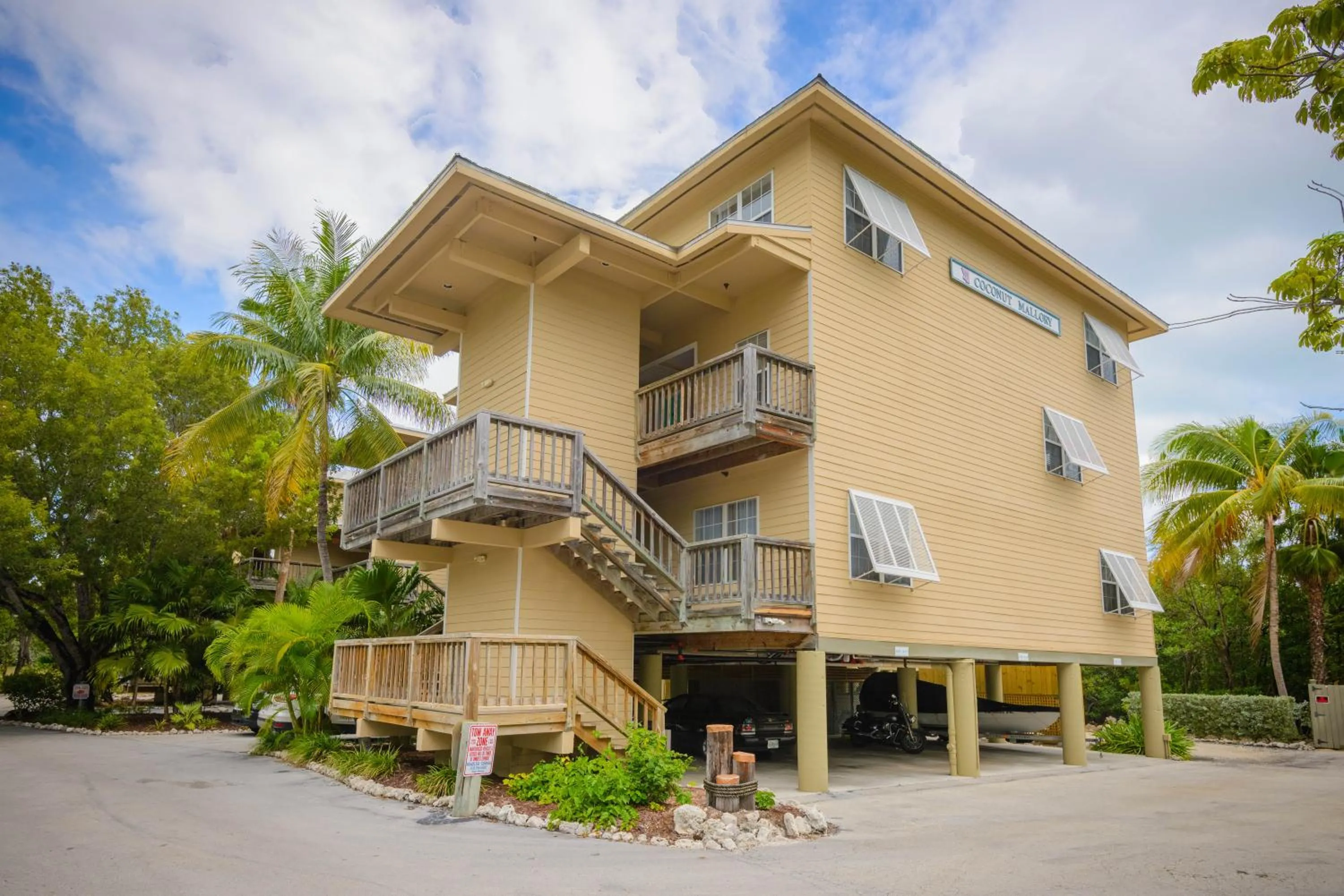Facade/entrance in Coconut Mallory Resort and Marina