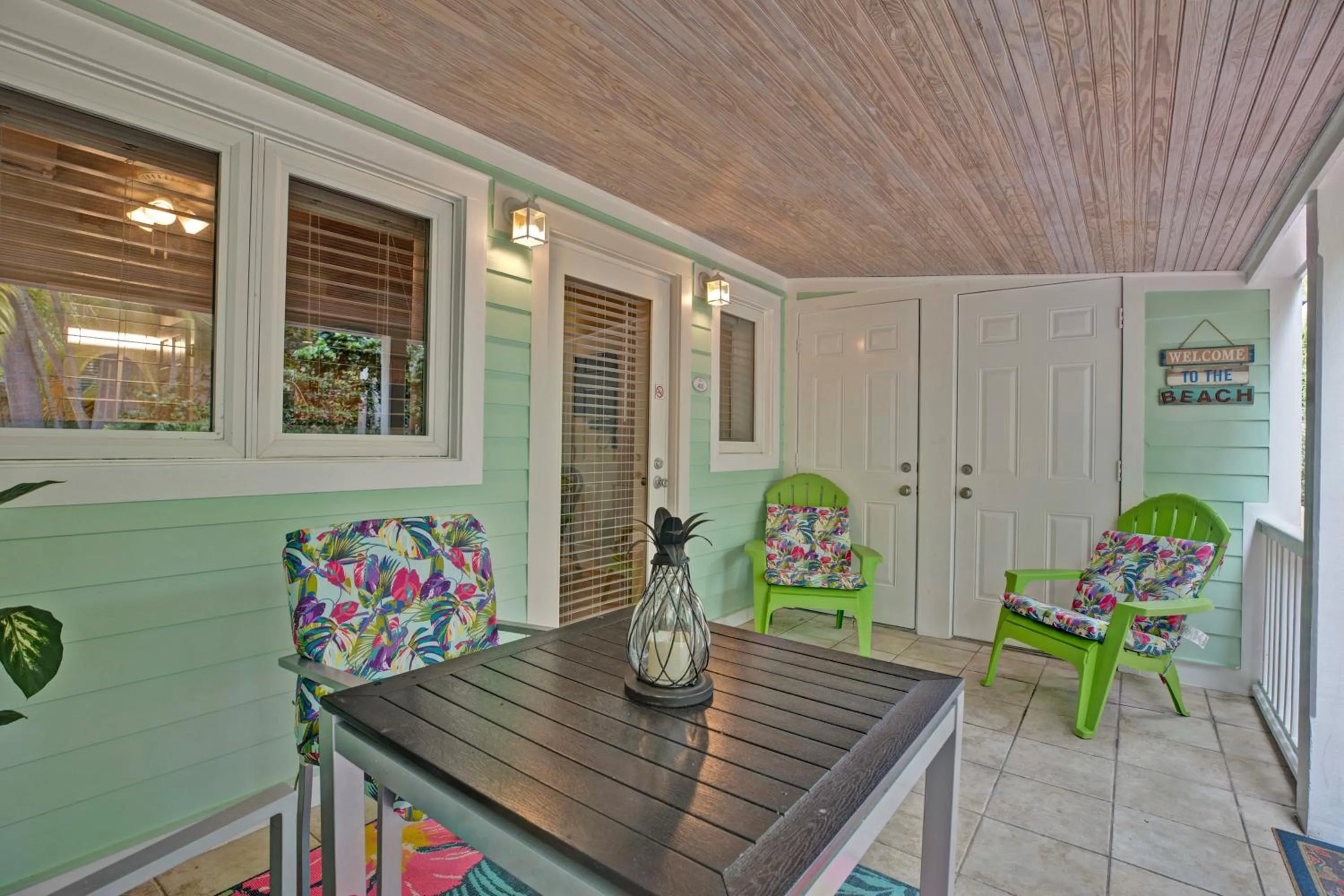 Seating area in Coconut Mallory Resort and Marina