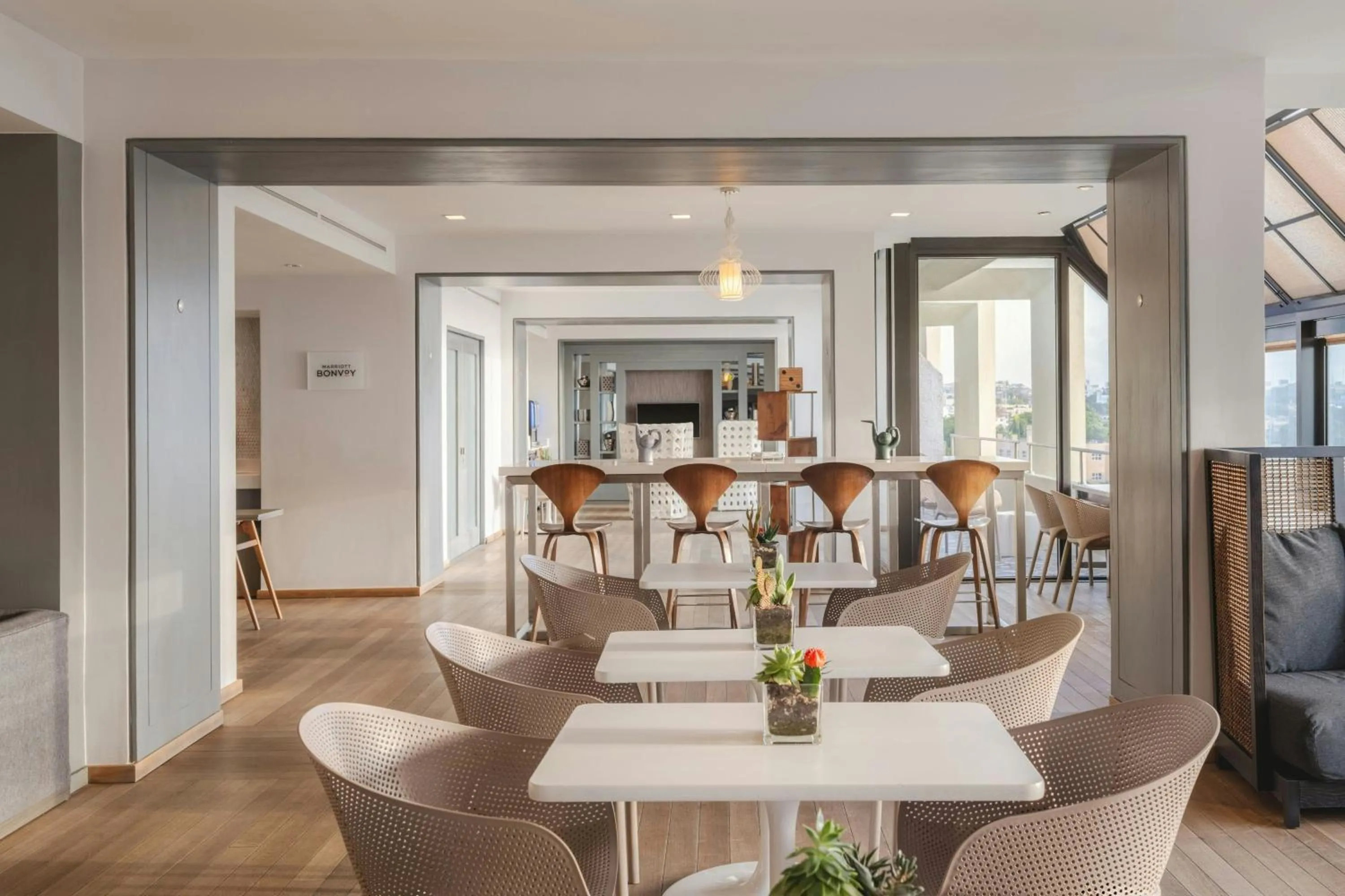 Lounge or bar in Renaissance Santo Domingo Jaragua Hotel & Casino