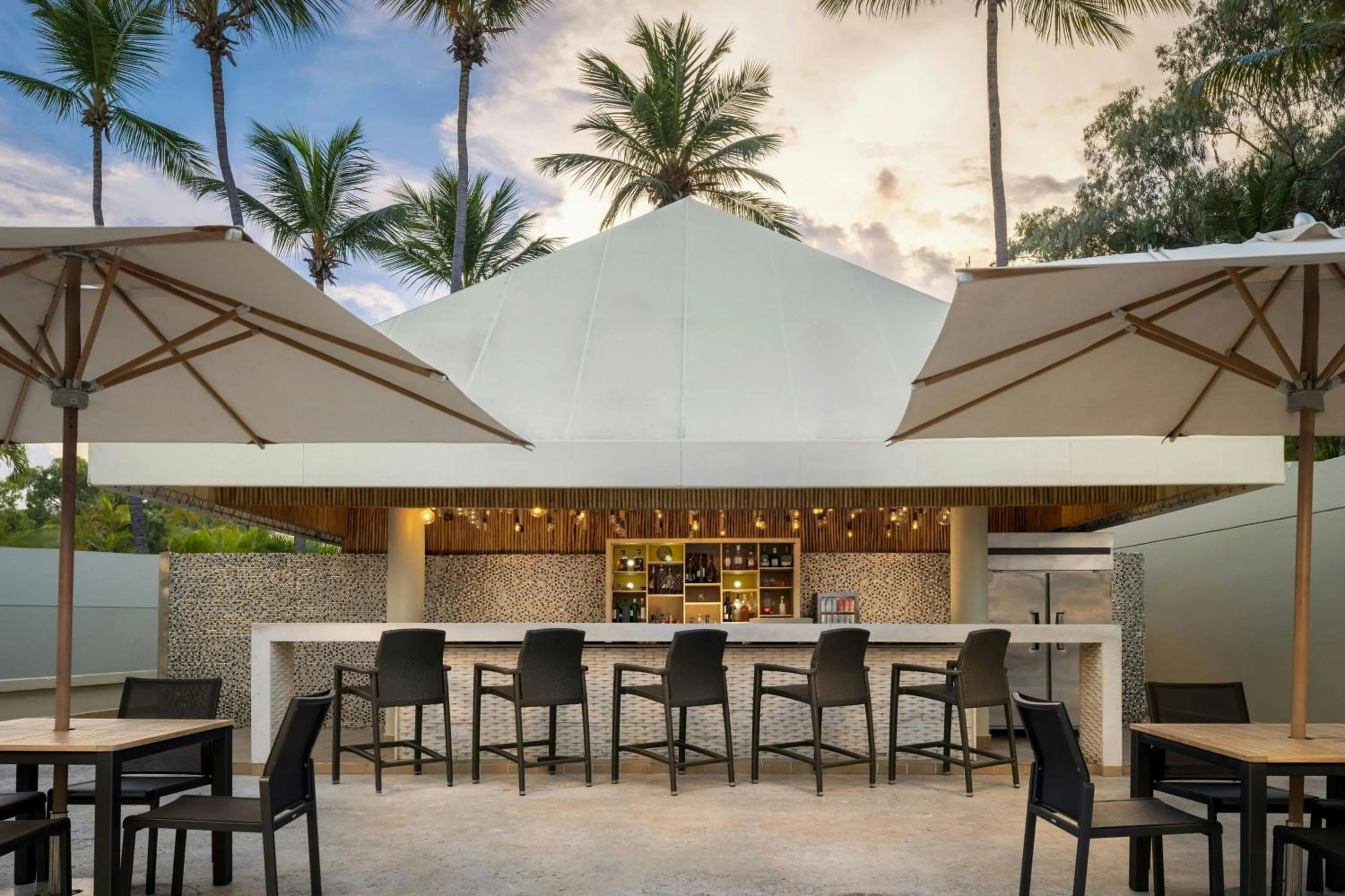 Swimming pool in Renaissance Santo Domingo Jaragua Hotel & Casino