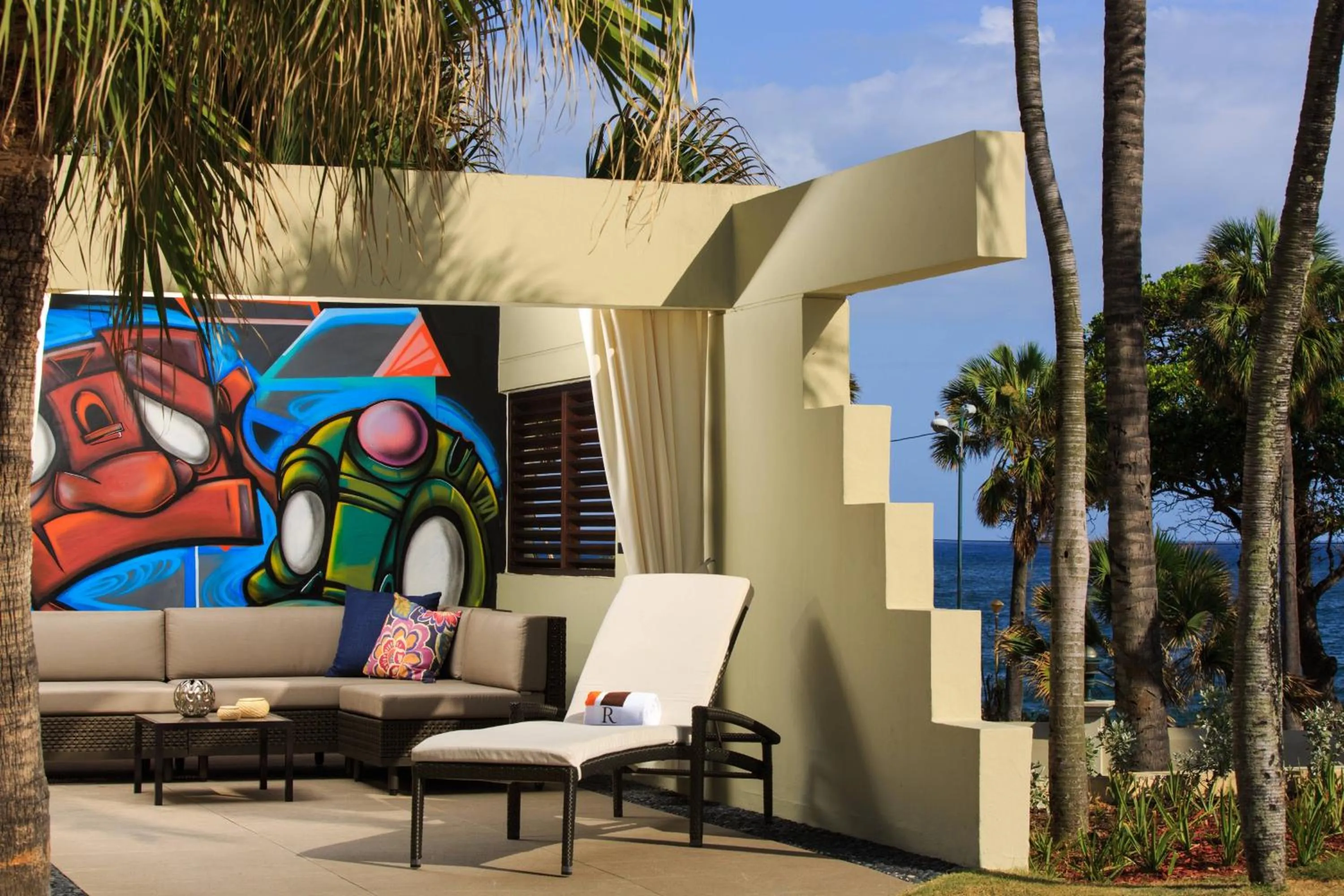 Swimming pool in Renaissance Santo Domingo Jaragua Hotel & Casino