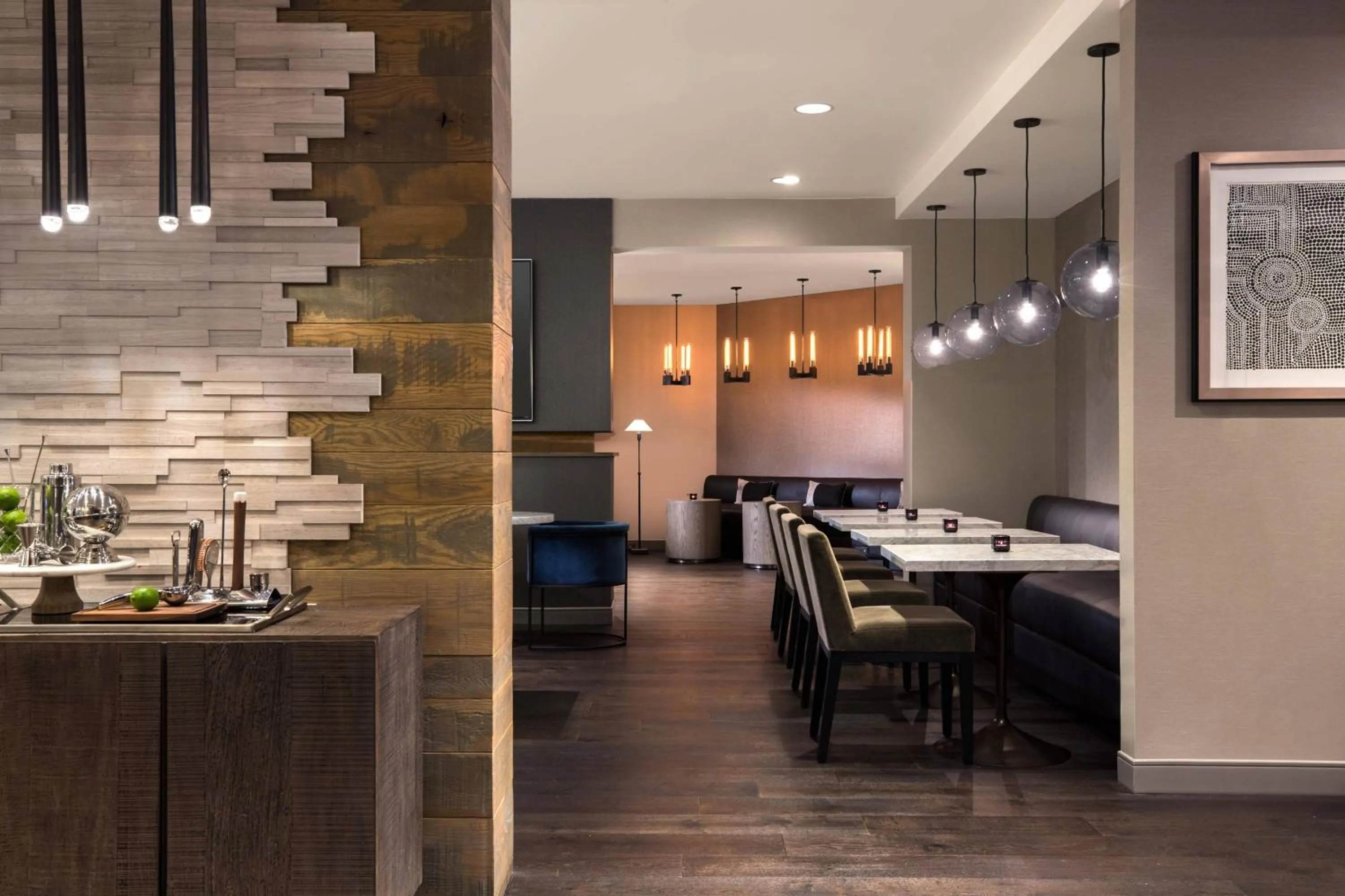 Lounge or bar in Bethesda Marriott