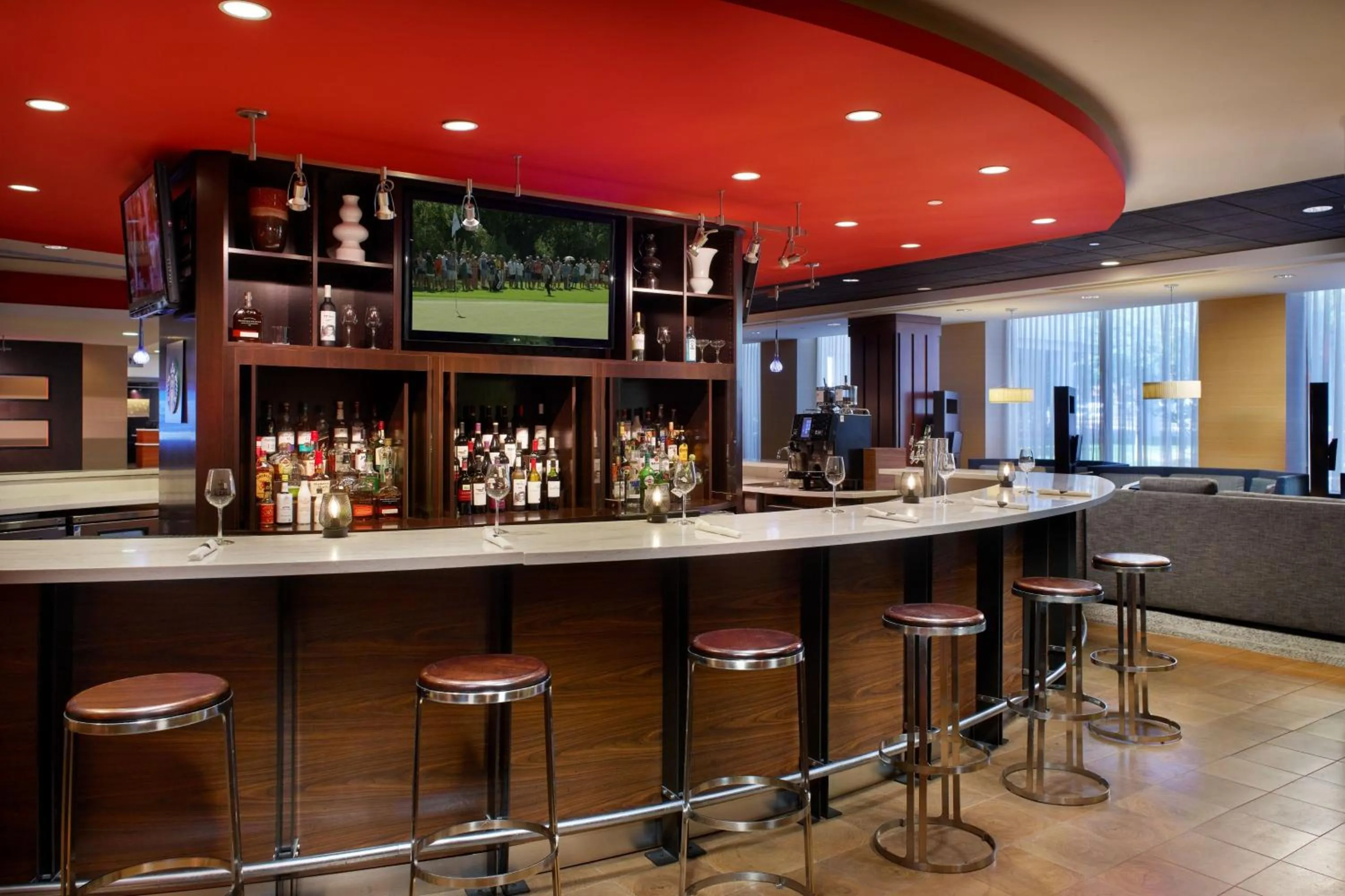 Lounge or bar in Courtyard Arlington Crystal City/Reagan National Airport