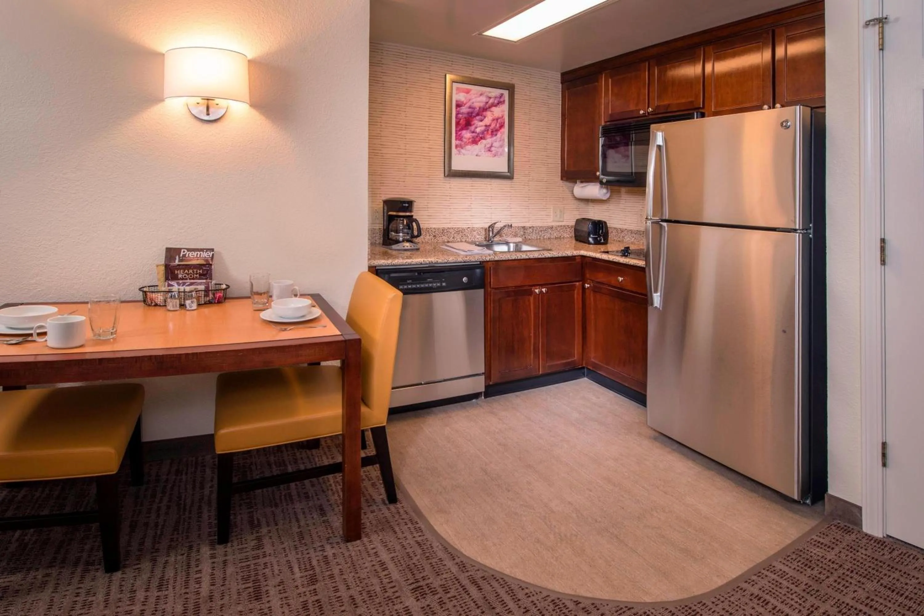 Kitchen or kitchenette in Residence Inn Alexandria Old Town/Duke Street