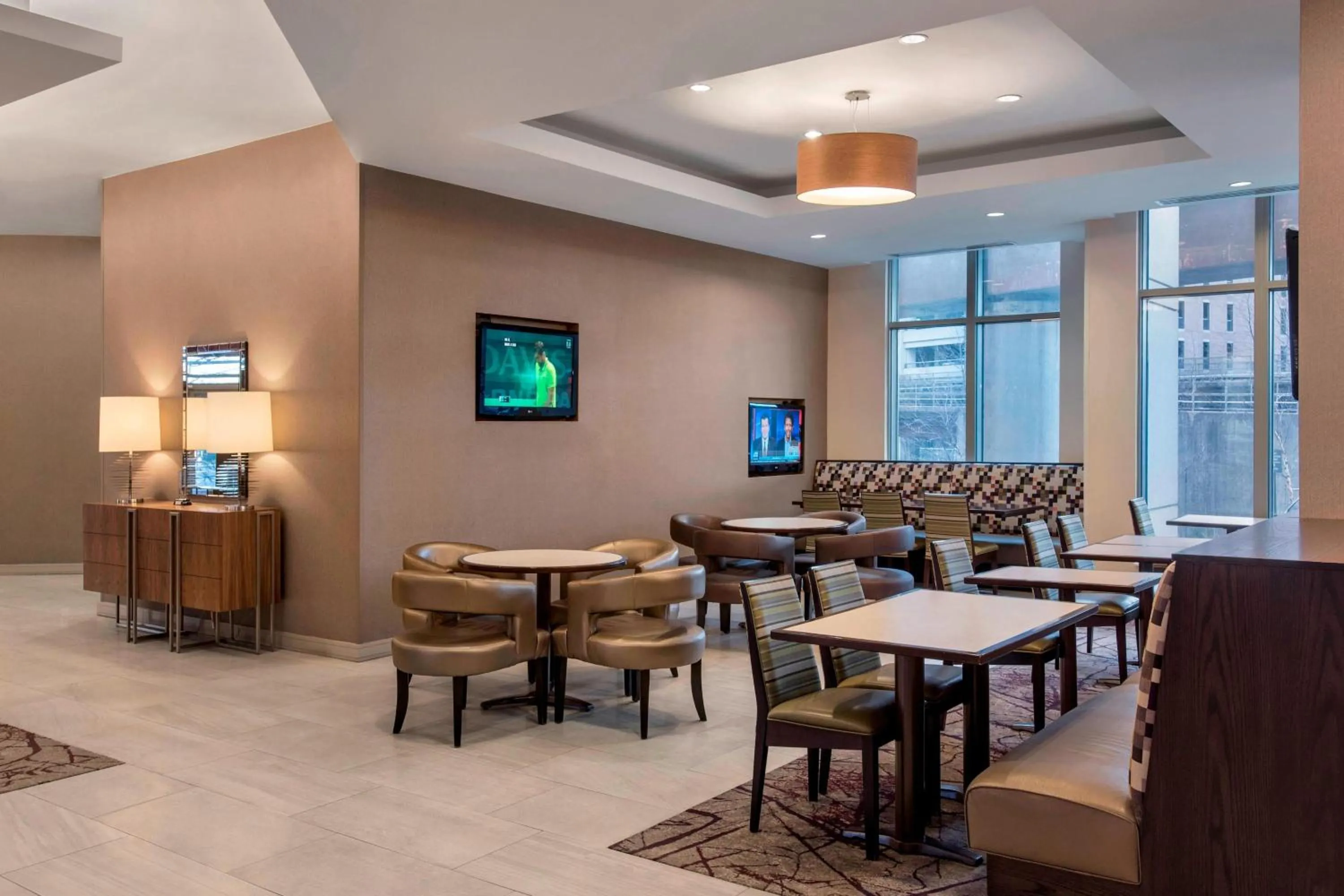 Restaurant/places to eat in Residence Inn by Marriott Alexandria Old Town South at Carlyle