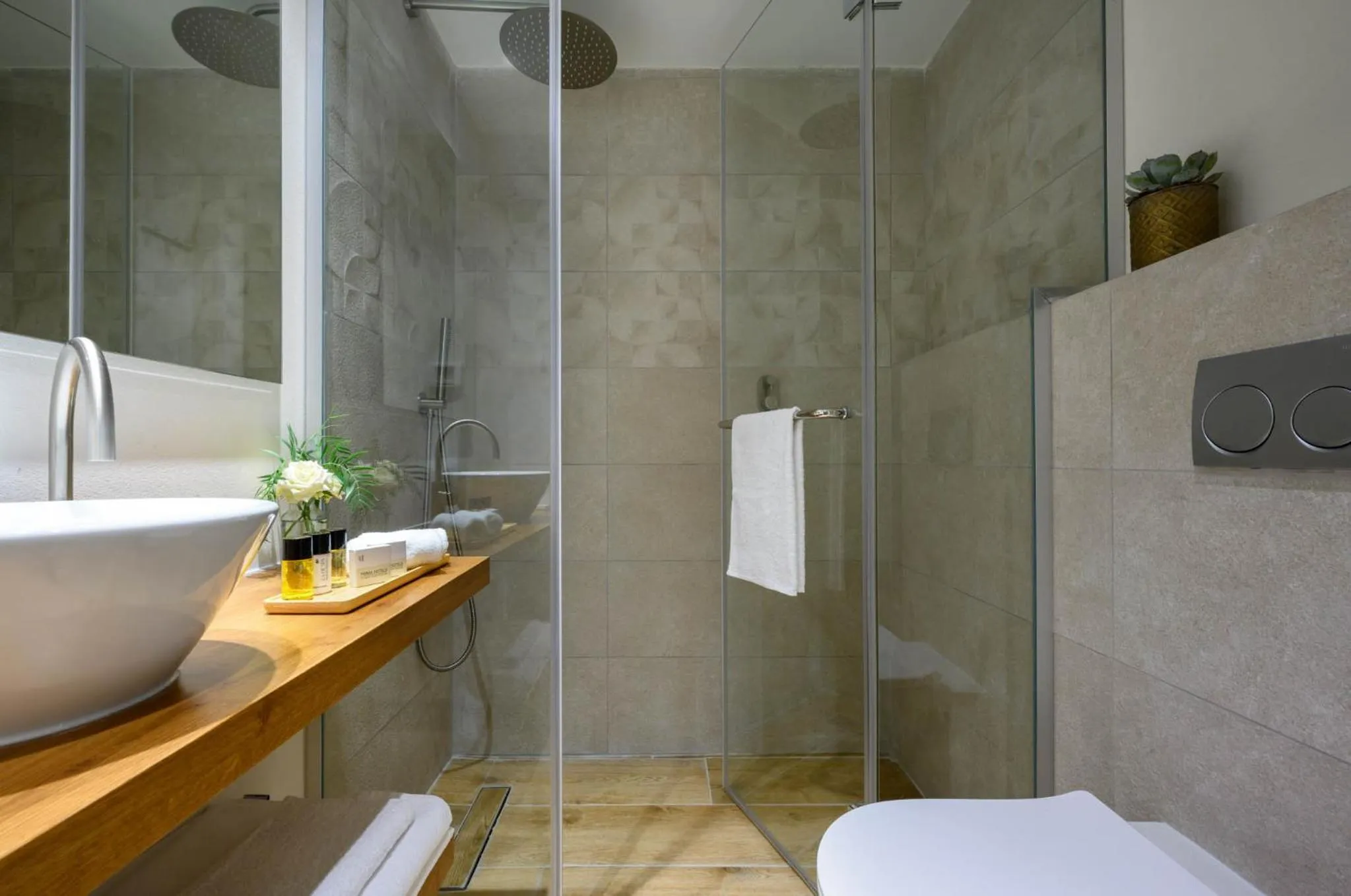 Shower in Prima Palace Hotel