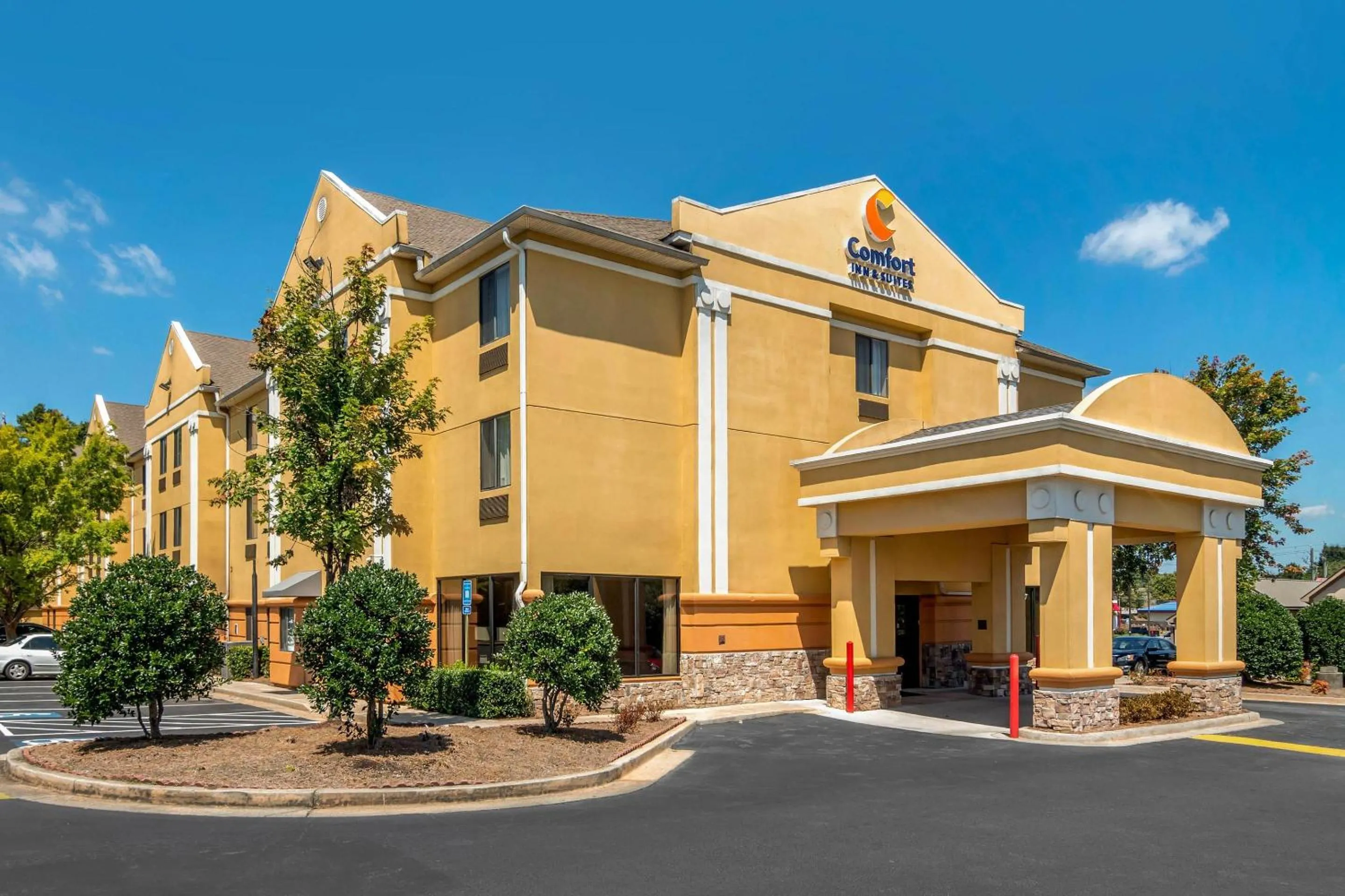 Property building in Comfort Inn & Suites Atlanta-Smyrna