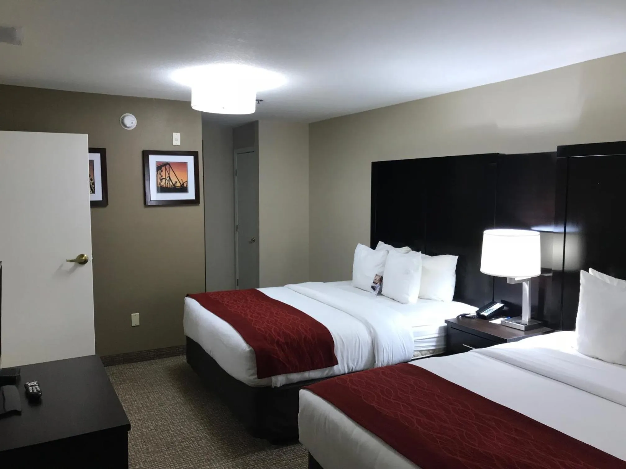Bed in Comfort Inn & Suites Atlanta-Smyrna