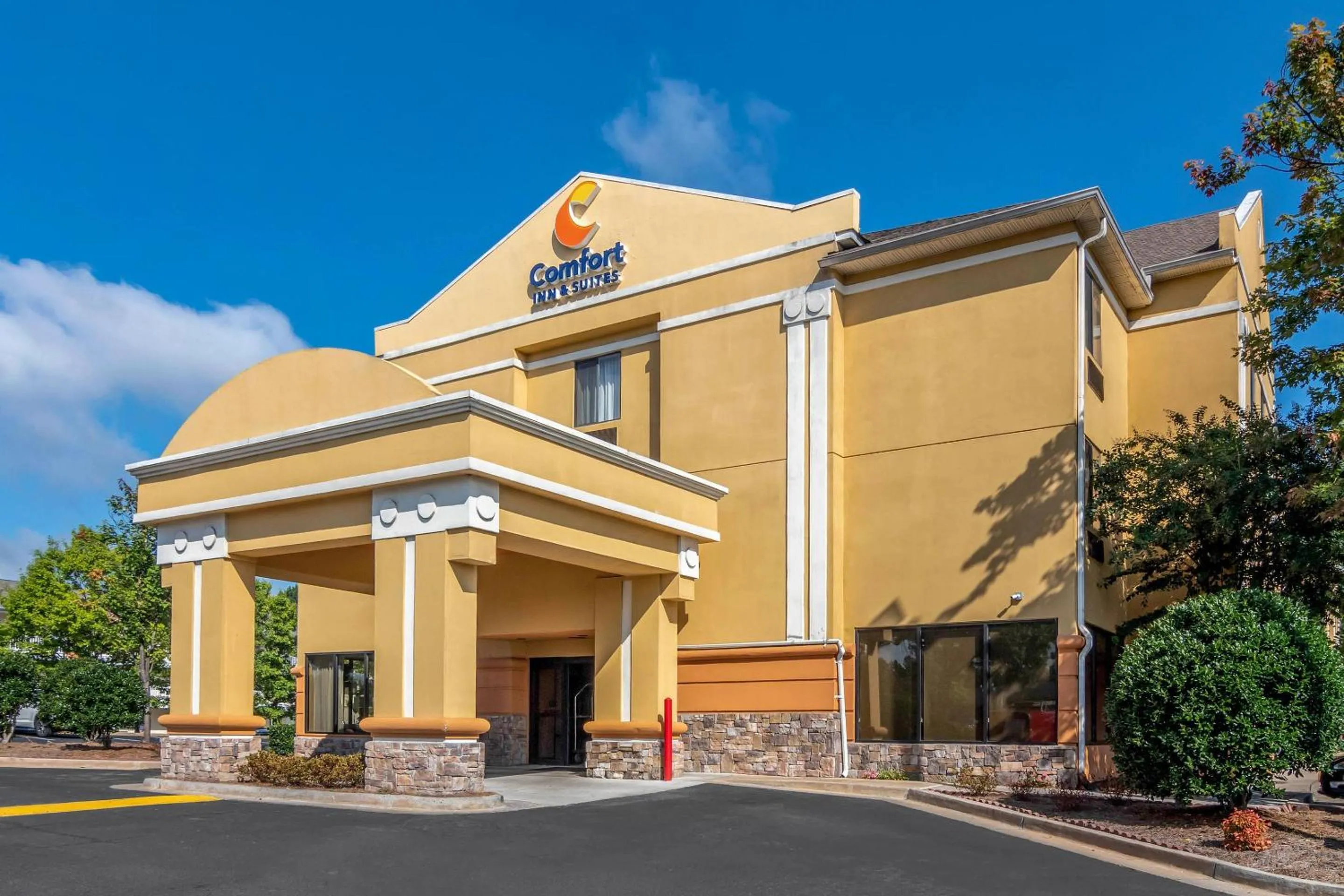 Property building in Comfort Inn & Suites Atlanta-Smyrna