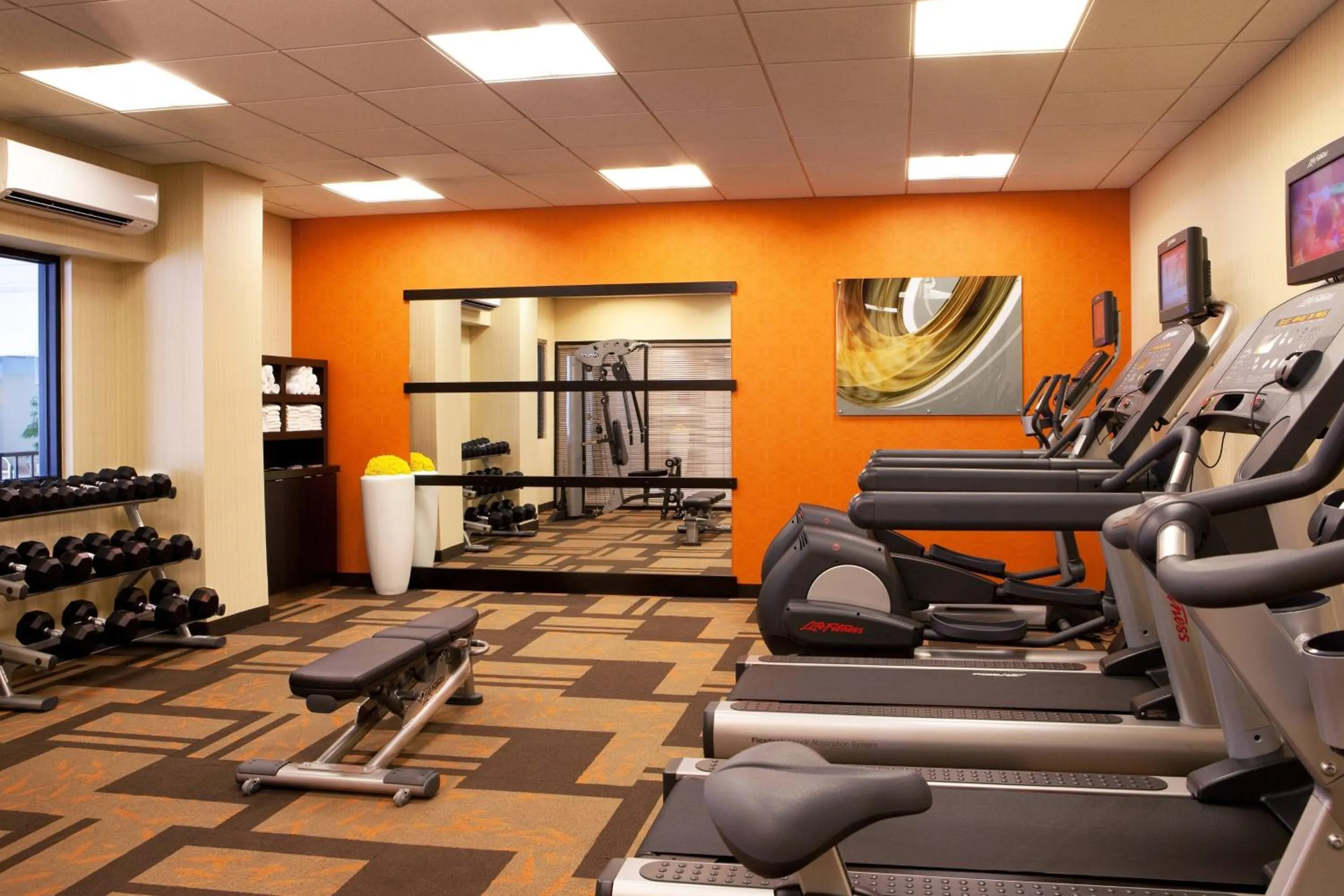 Fitness centre/facilities in Courtyard by Marriott Alexandria Pentagon South
