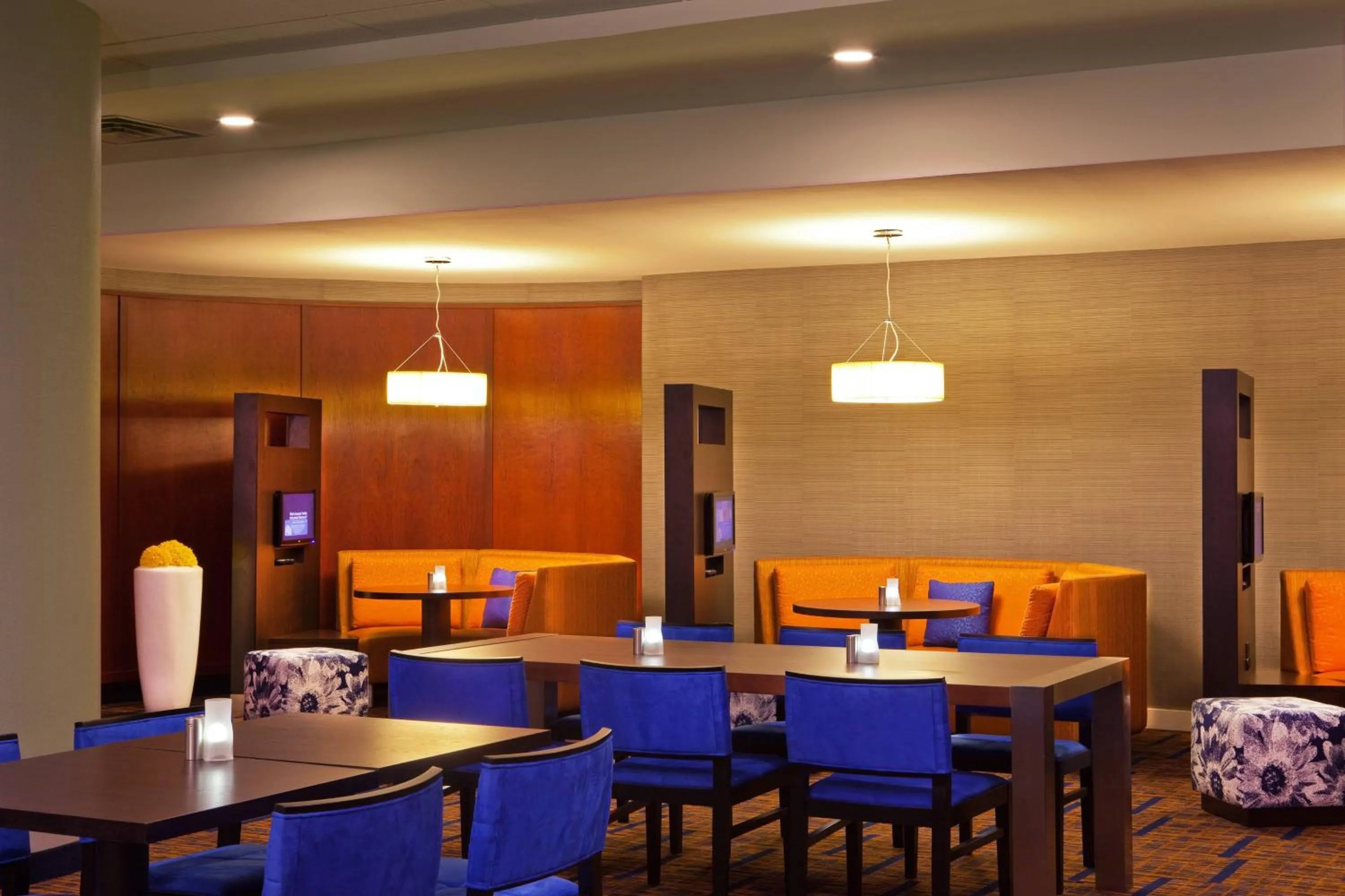 Restaurant/places to eat in Courtyard by Marriott Alexandria Pentagon South