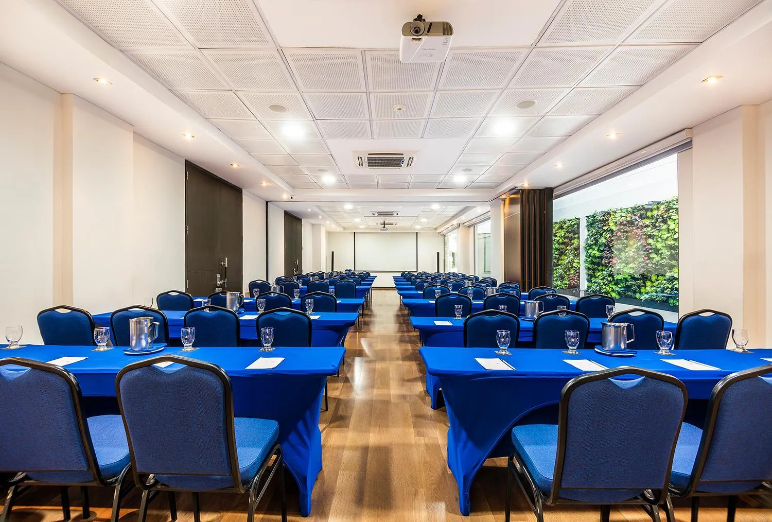 Meeting/conference room in One Sixteen Hotel