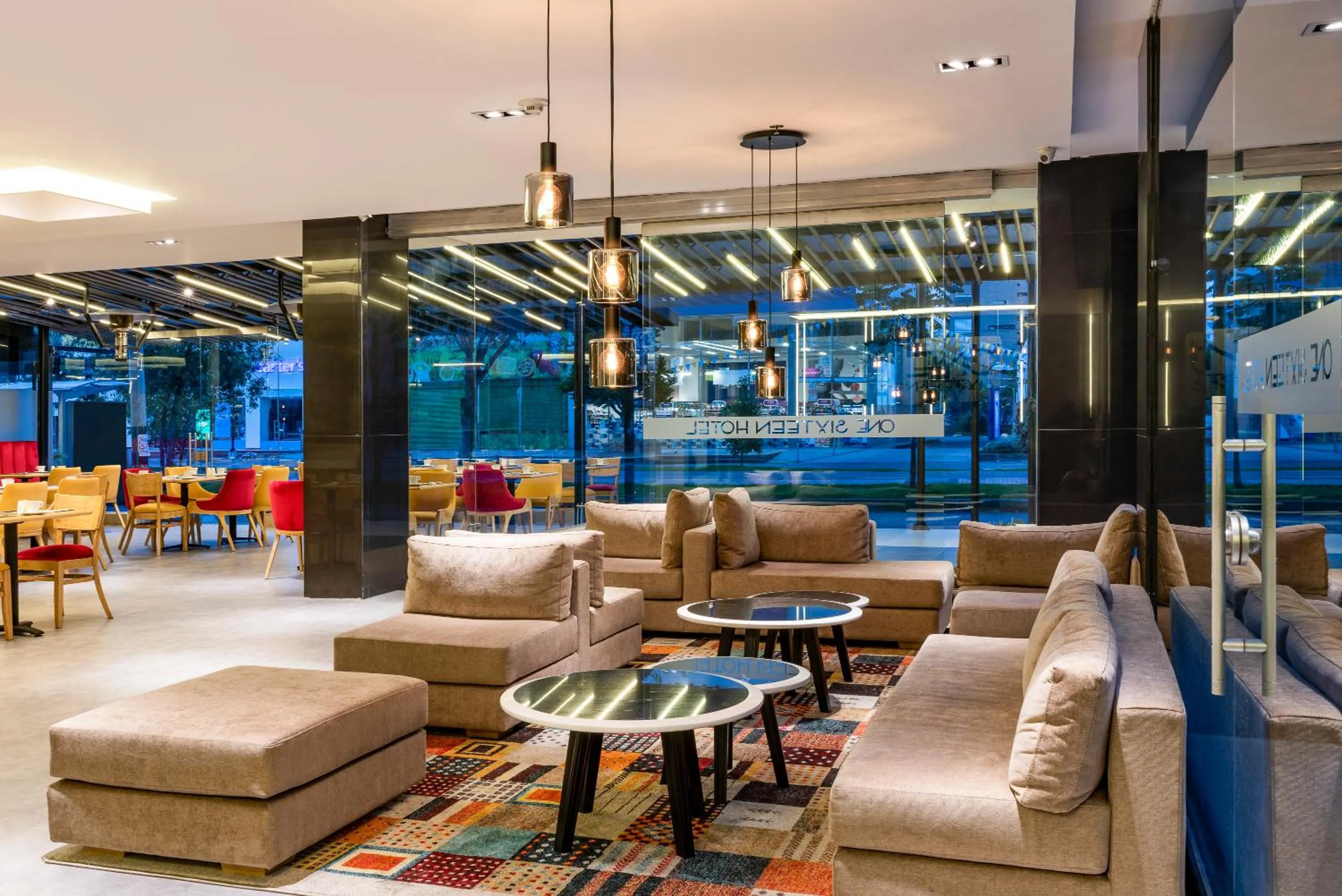 Living room in One Sixteen Hotel