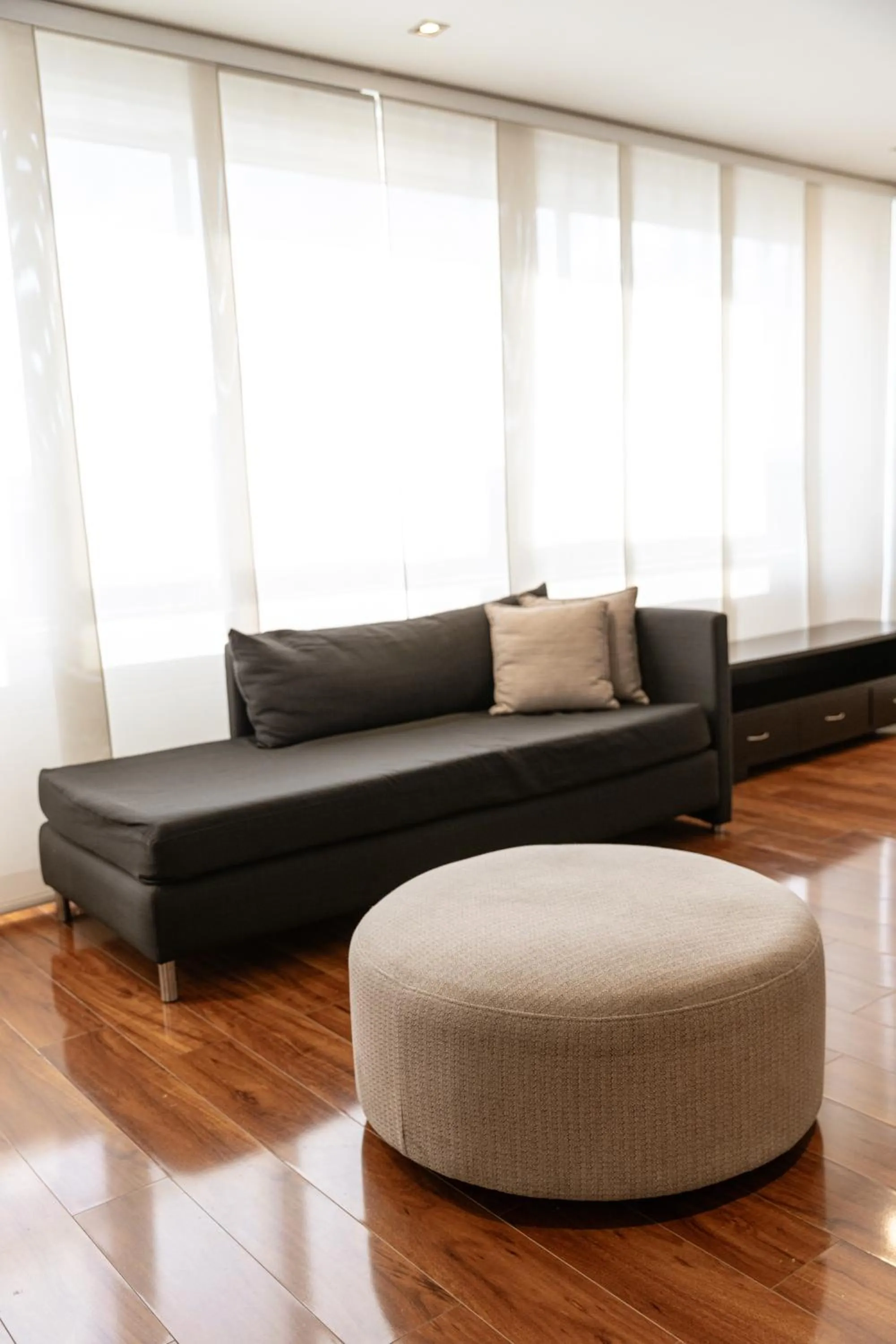 Photo of the whole room in One Sixteen Hotel