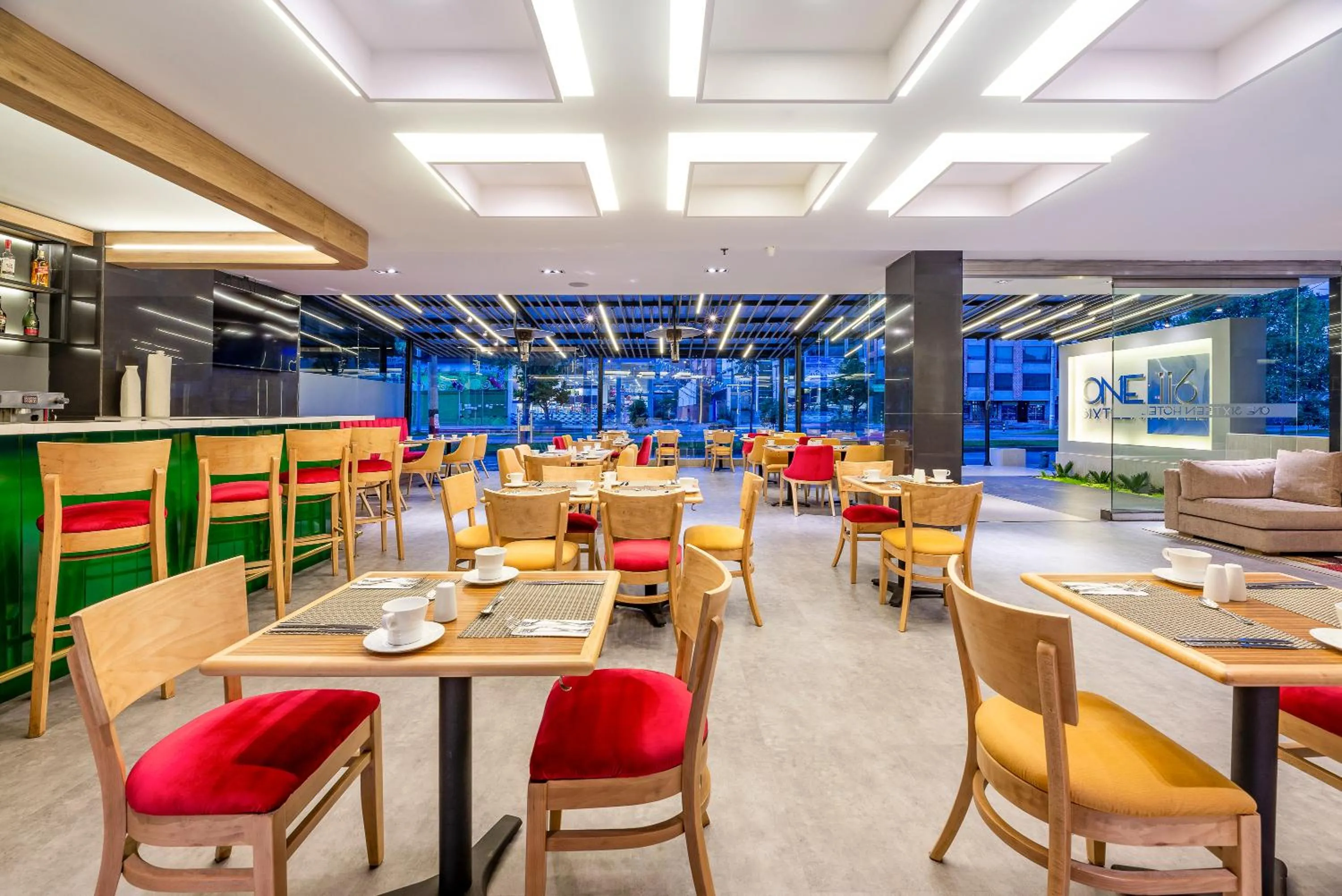 Restaurant/places to eat in One Sixteen Hotel