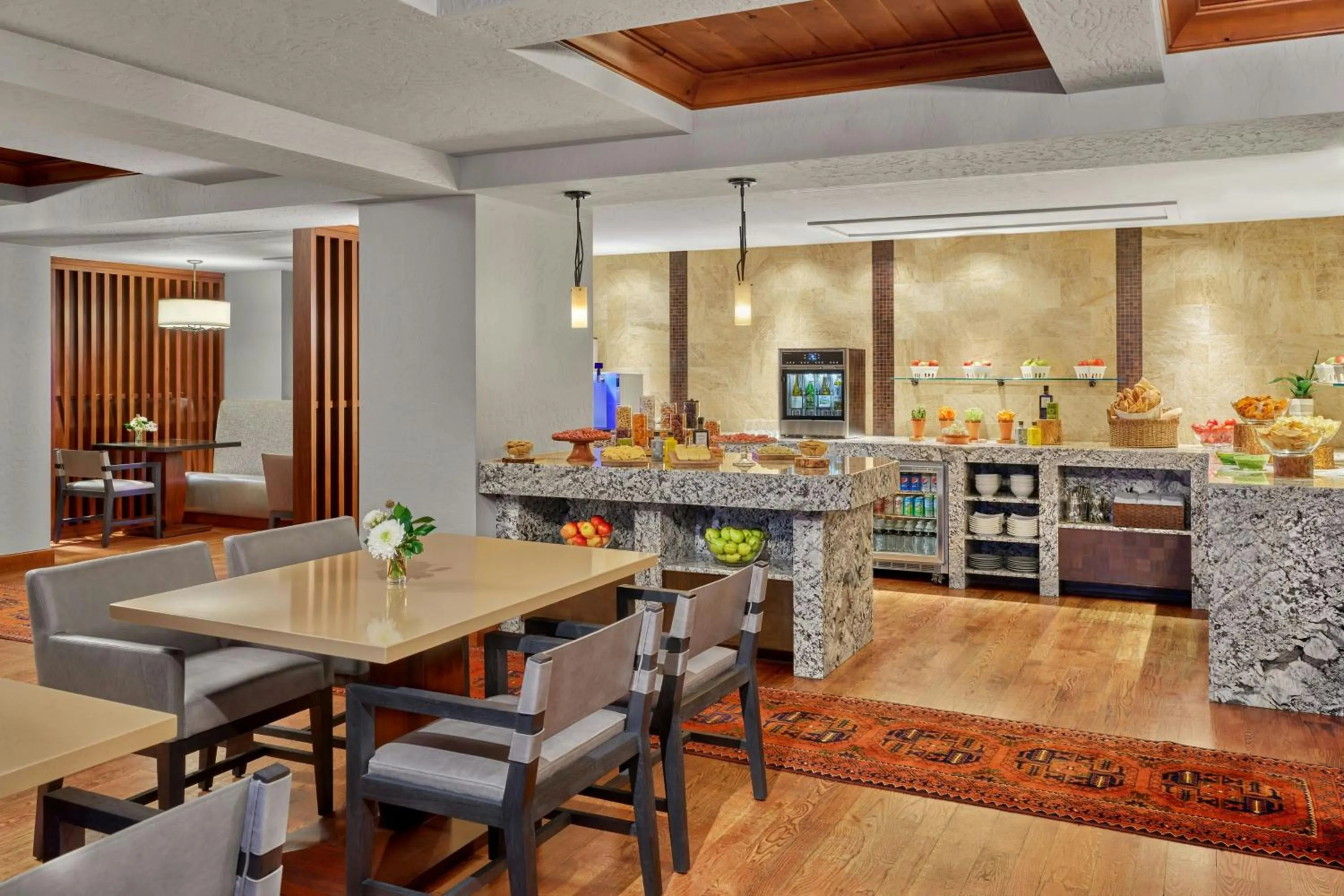 Lounge or bar in The Ritz-Carlton, Bachelor Gulch