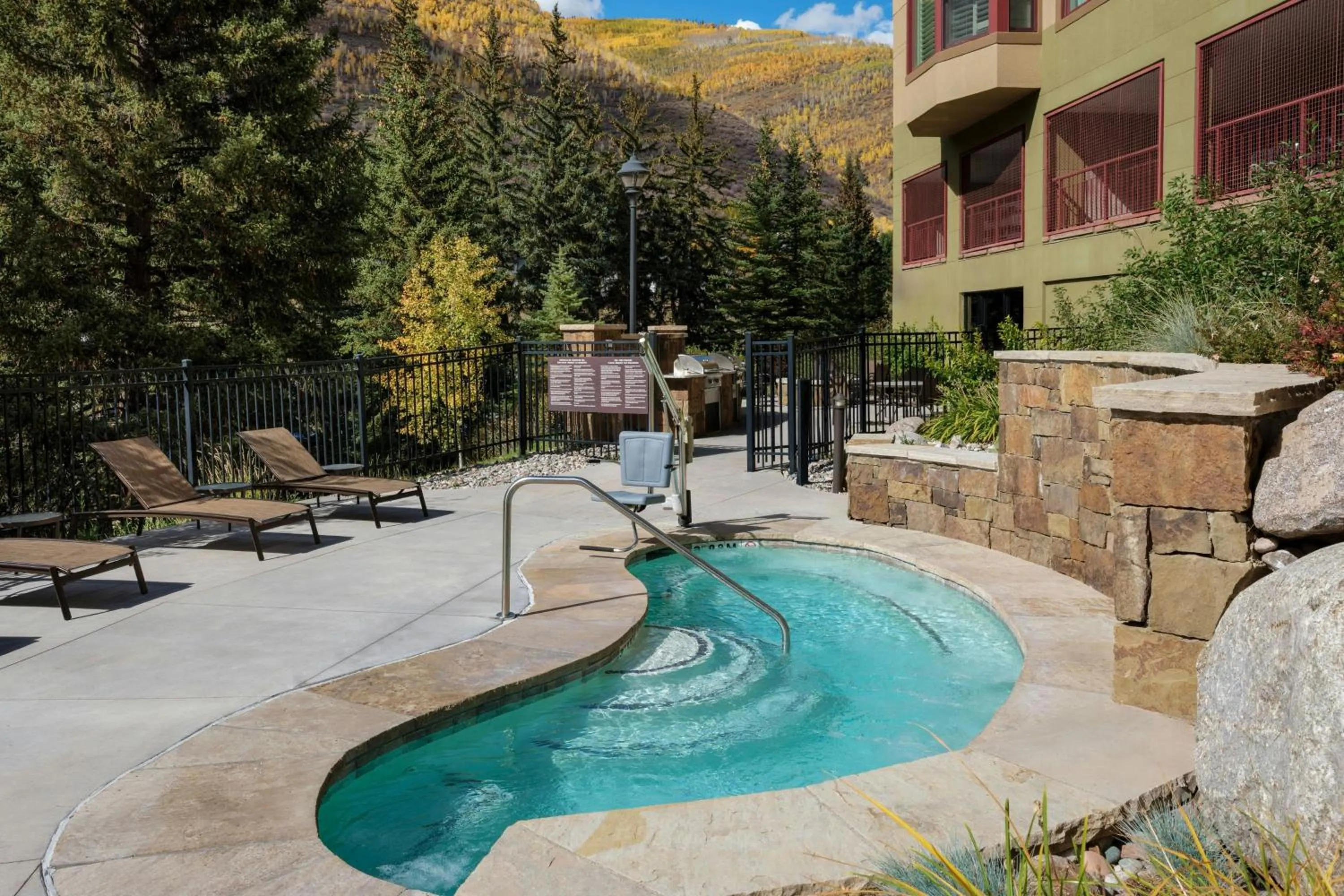 Swimming pool in Marriott's StreamSide Evergreen at Vail