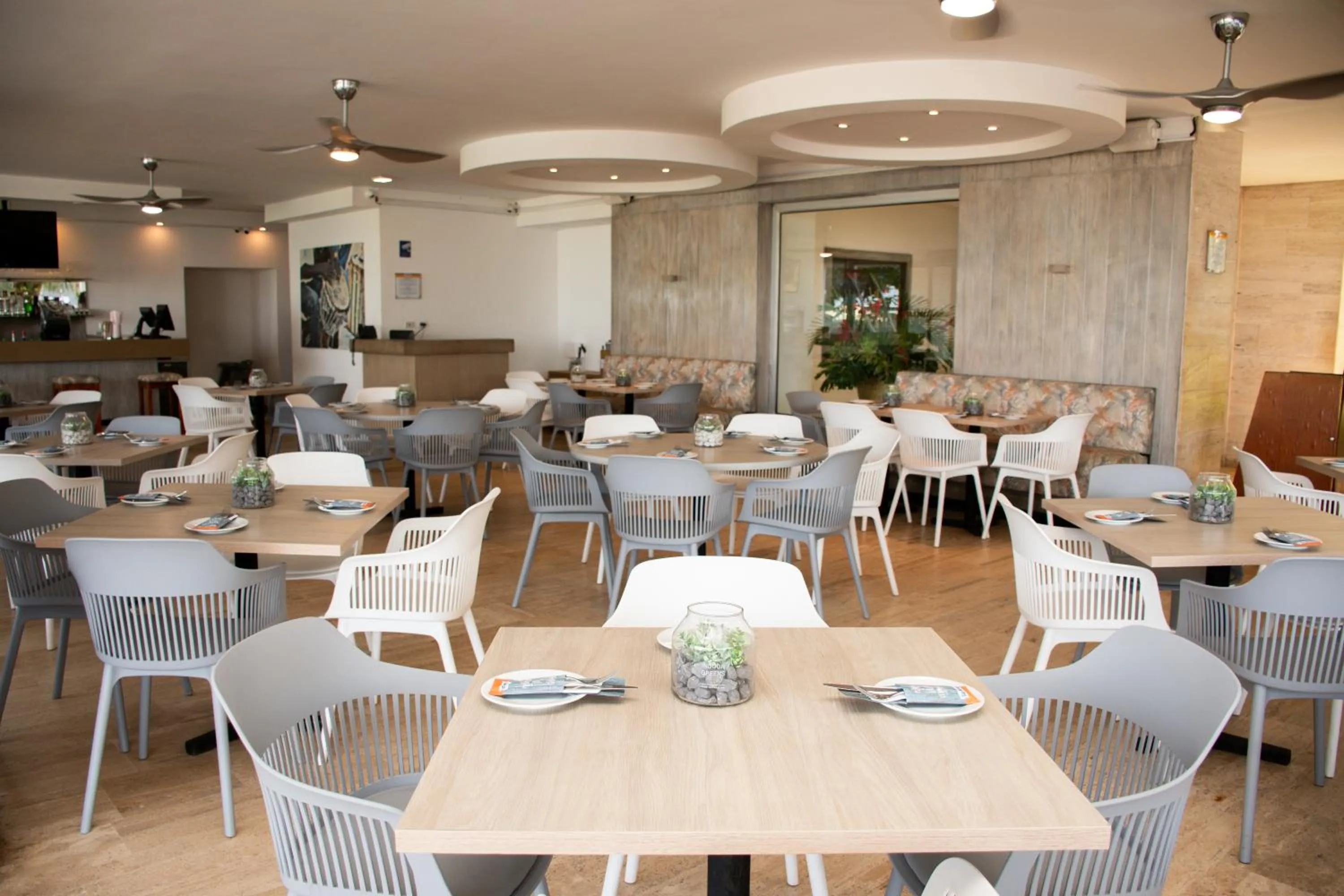 Restaurant/places to eat in Hotel Capilla del Mar