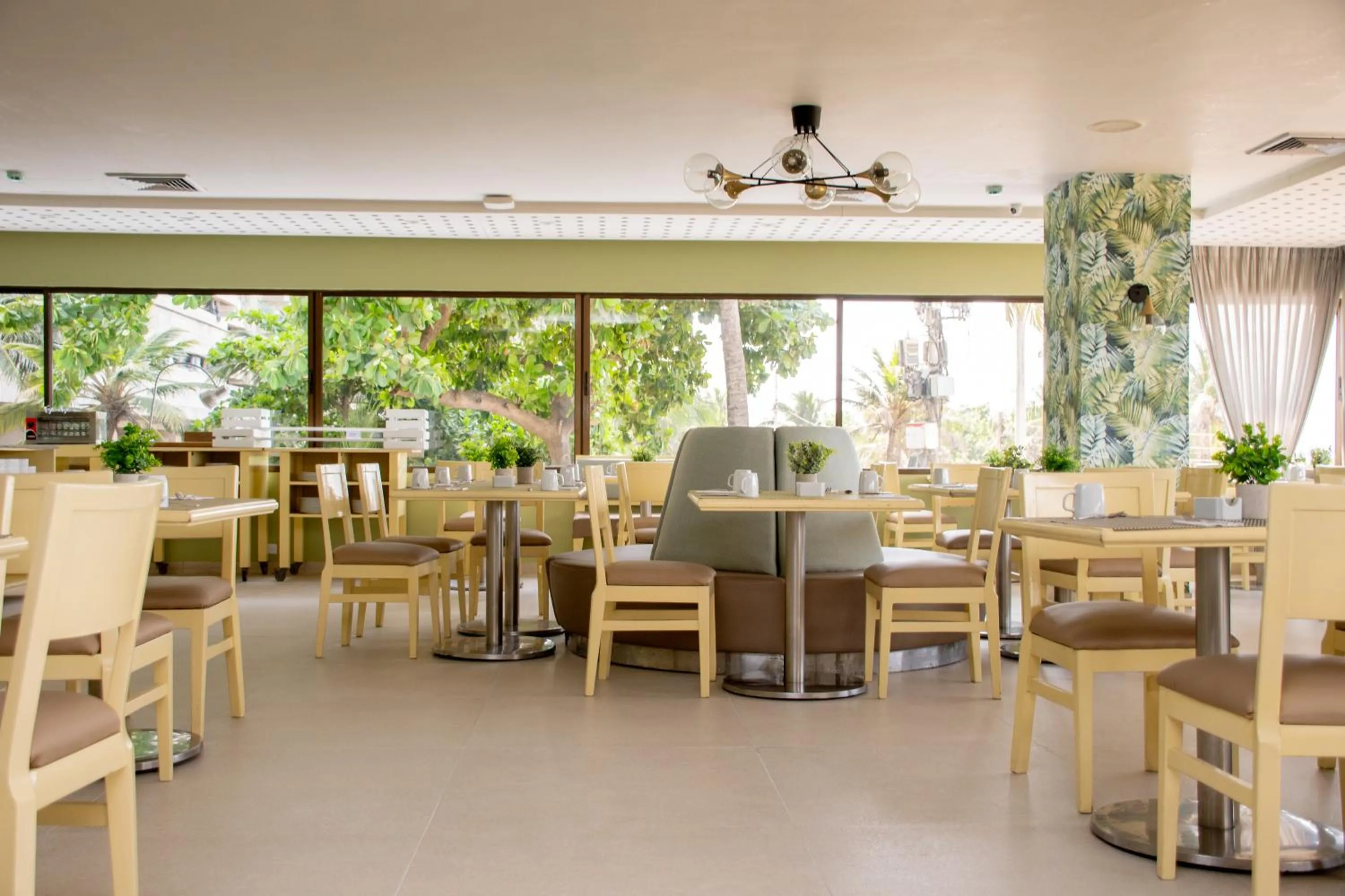 Restaurant/places to eat in Hotel Capilla del Mar