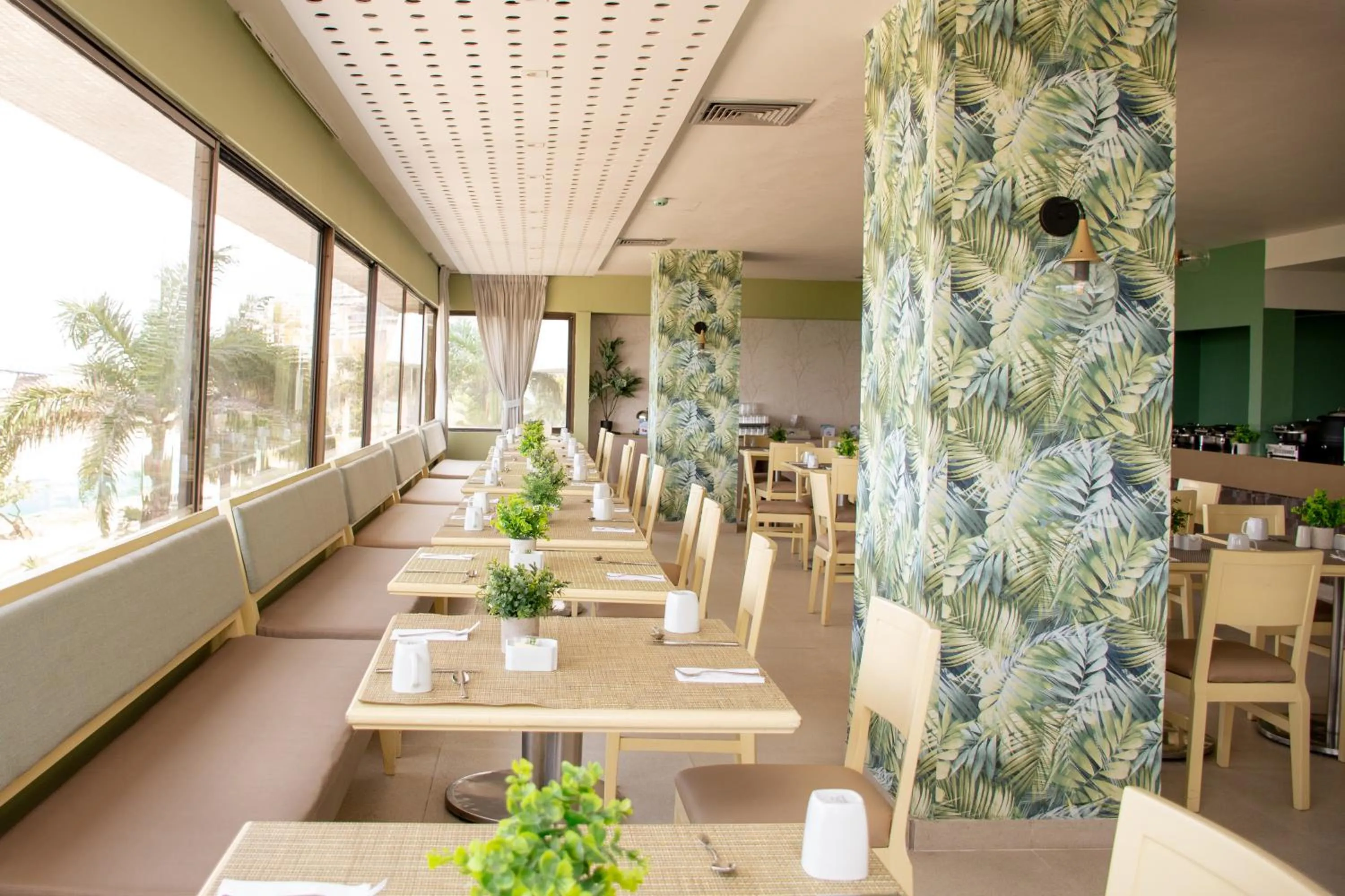 Restaurant/places to eat in Hotel Capilla del Mar