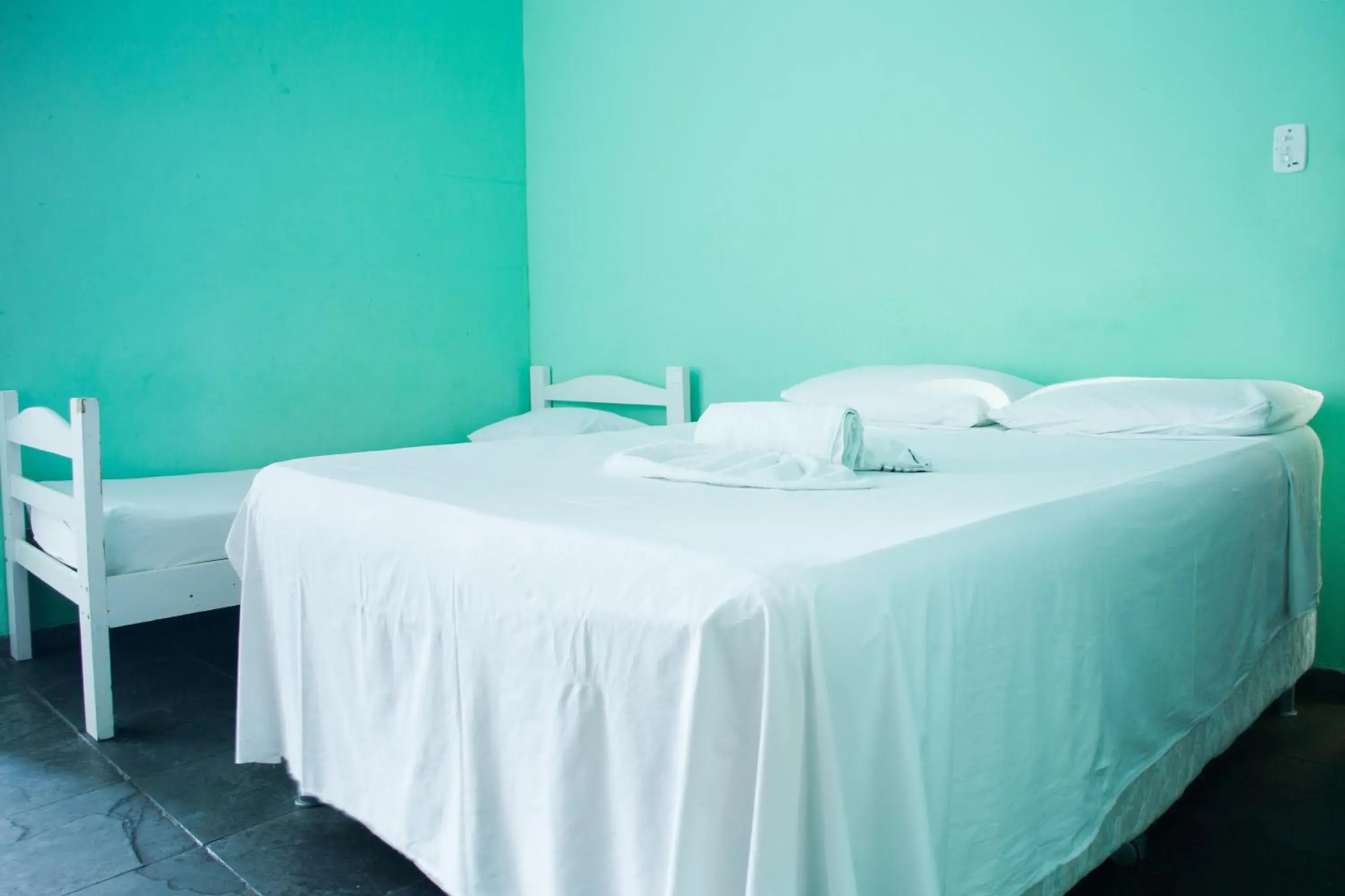 Twin Room with Fan in Pousada Solar dos Romanos Twin Room with Fan in Pousada Solar dos Romanos