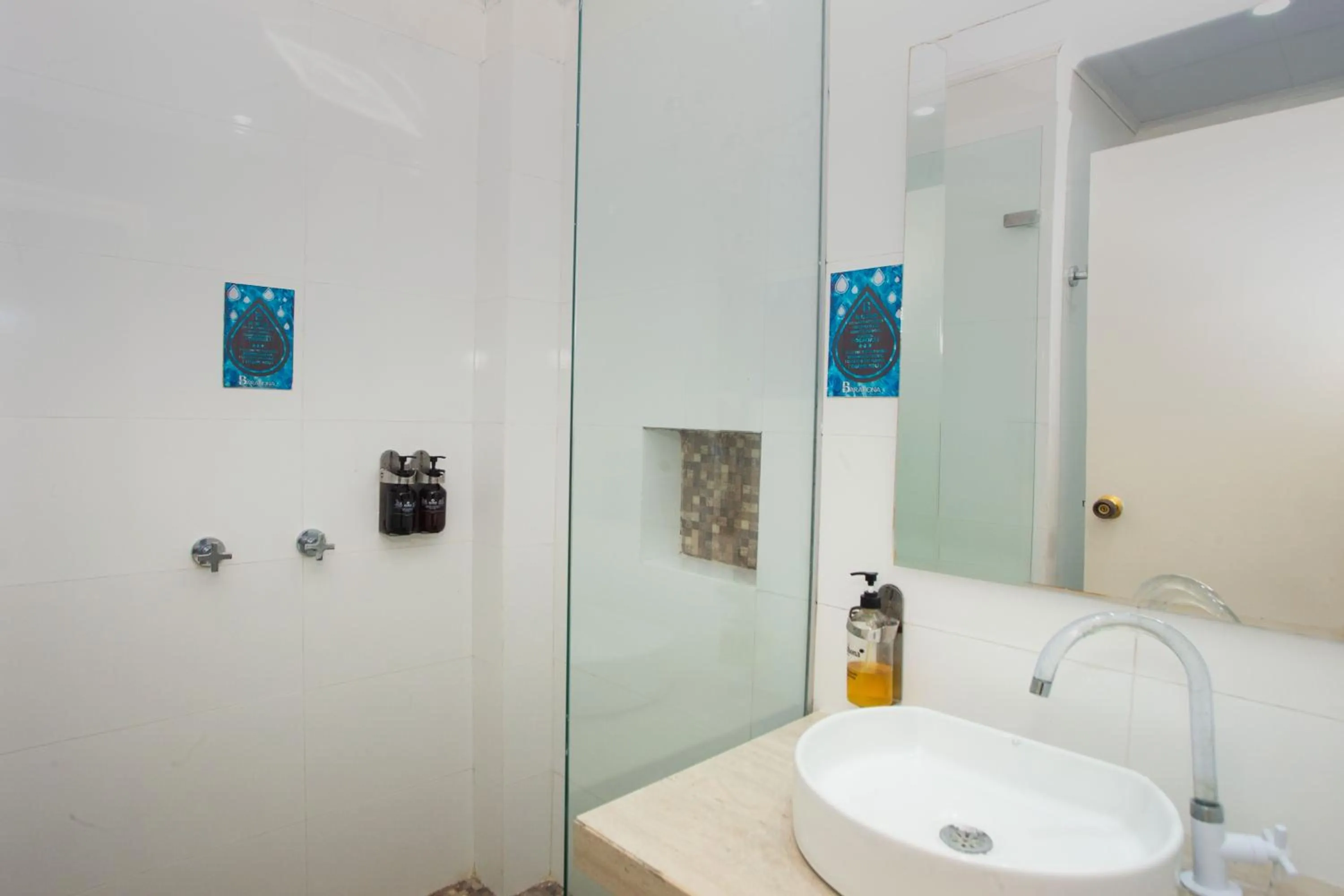 Shower in Hotel Barahona Cartagena