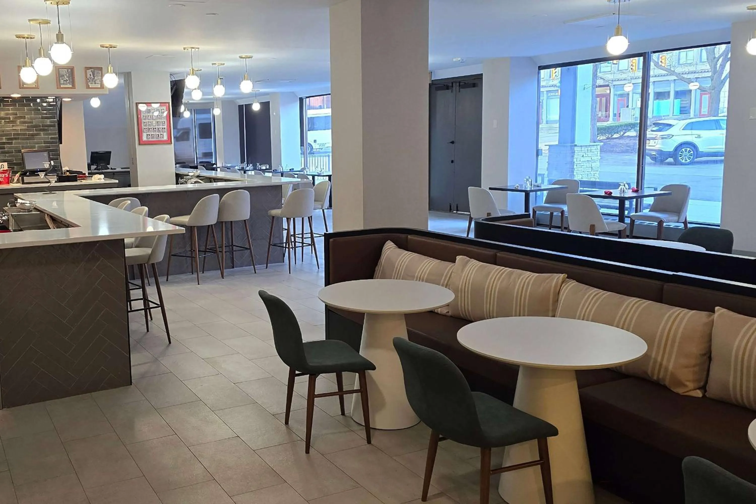 Restaurant/places to eat in Wyndham Rochester Downtown