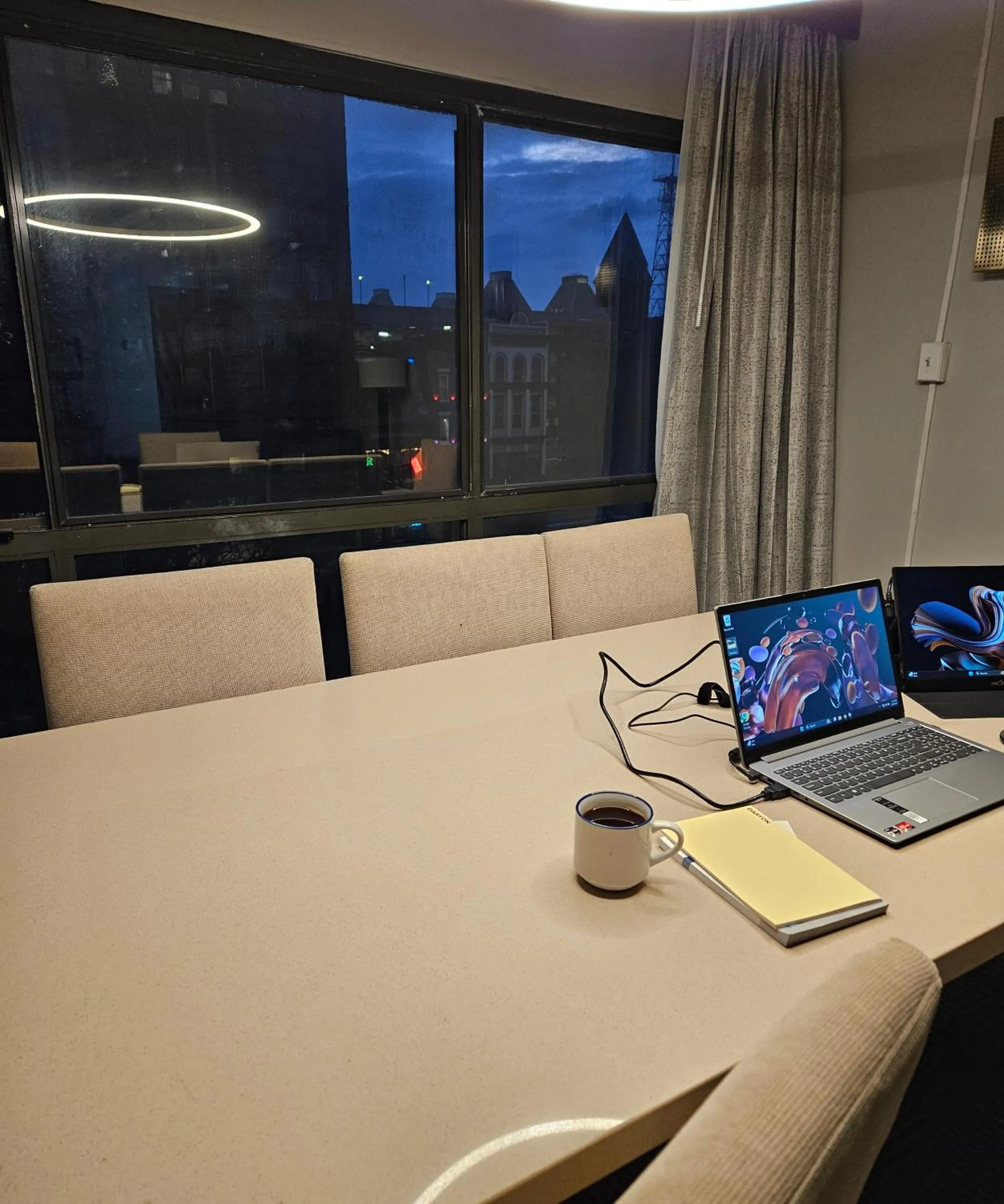 Dining area in Wyndham Rochester Downtown