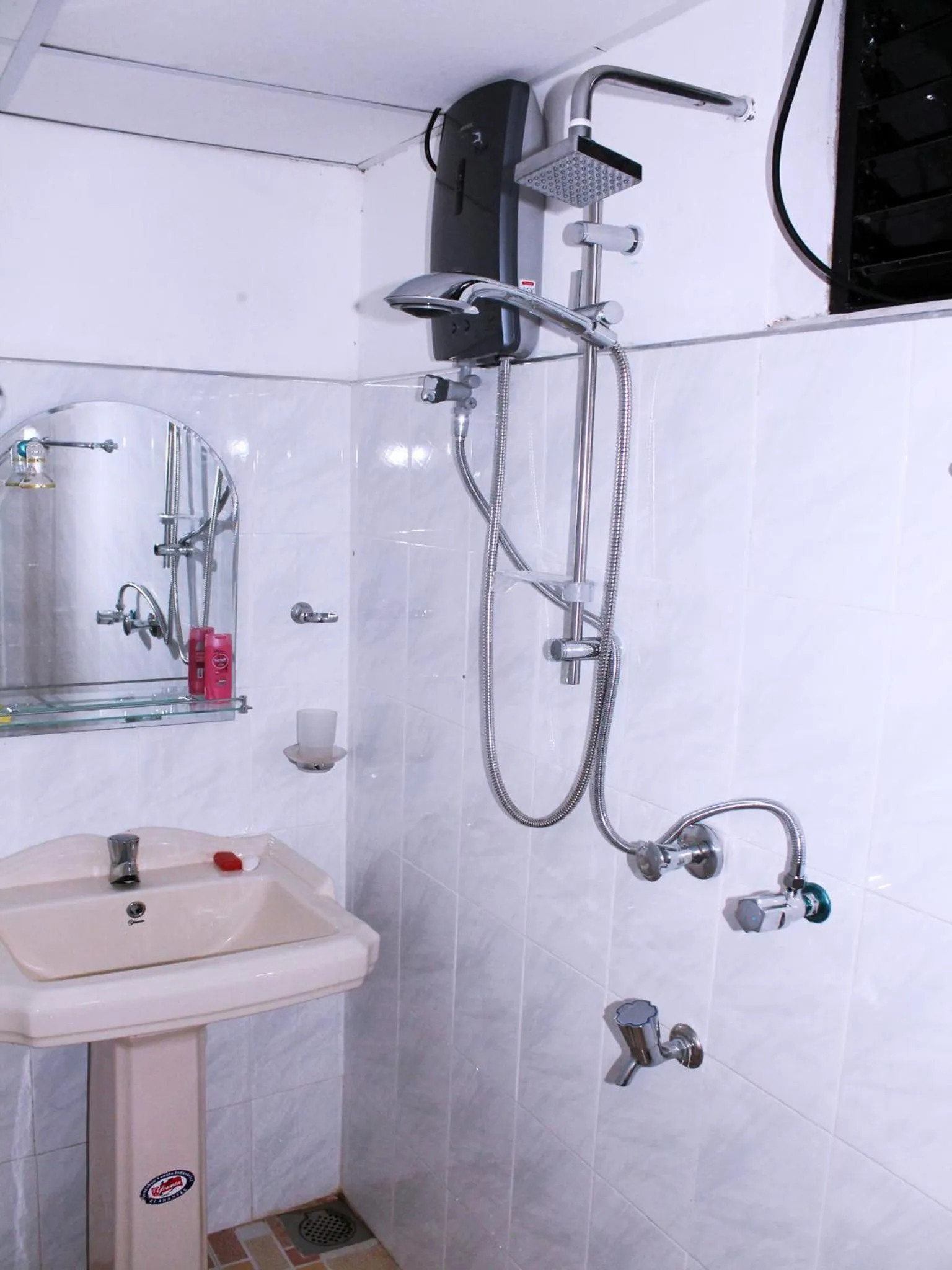 Shower in Elliot Nature Resort