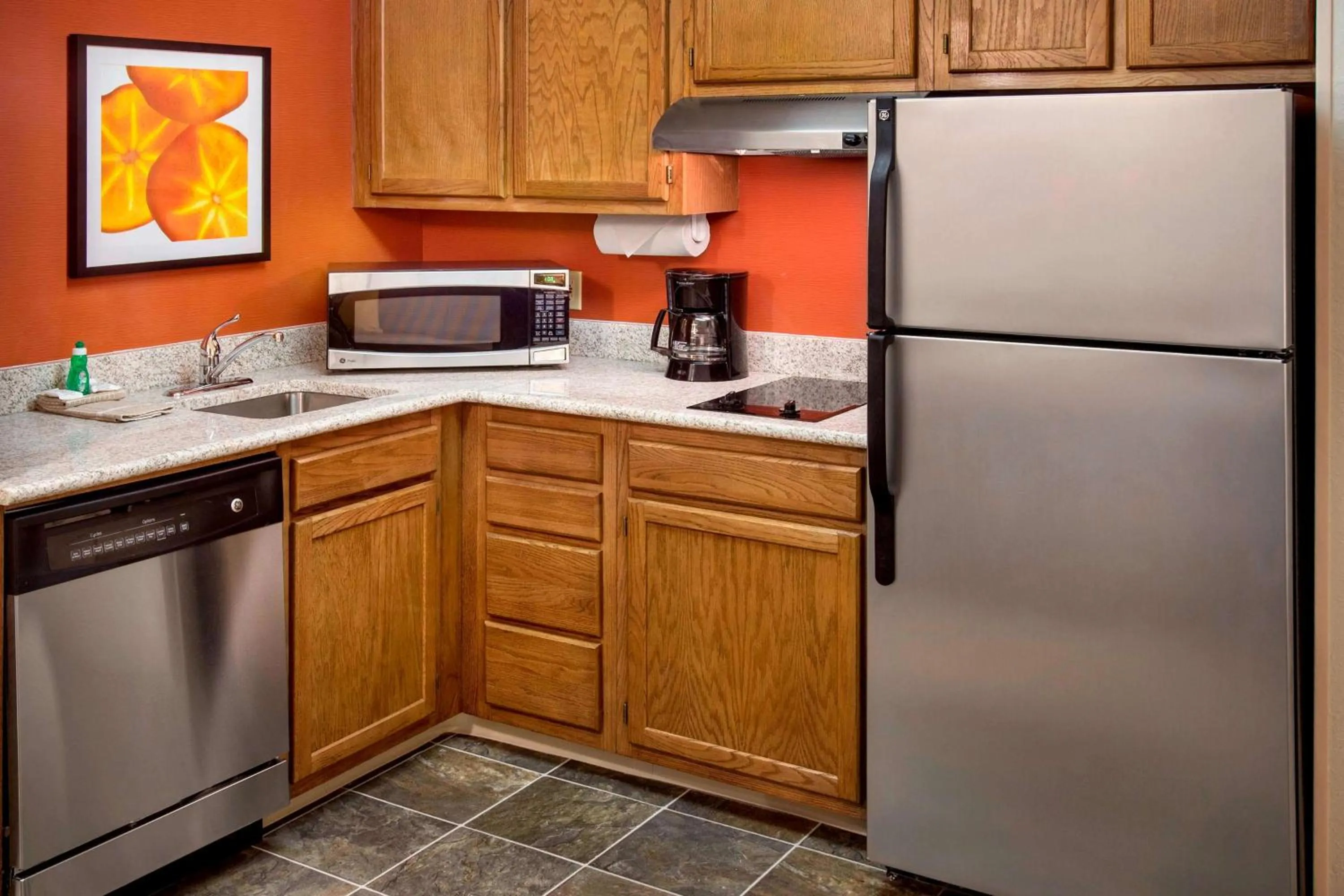 Kitchen or kitchenette in Sonesta ES Suites Allentown Bethlehem Airport