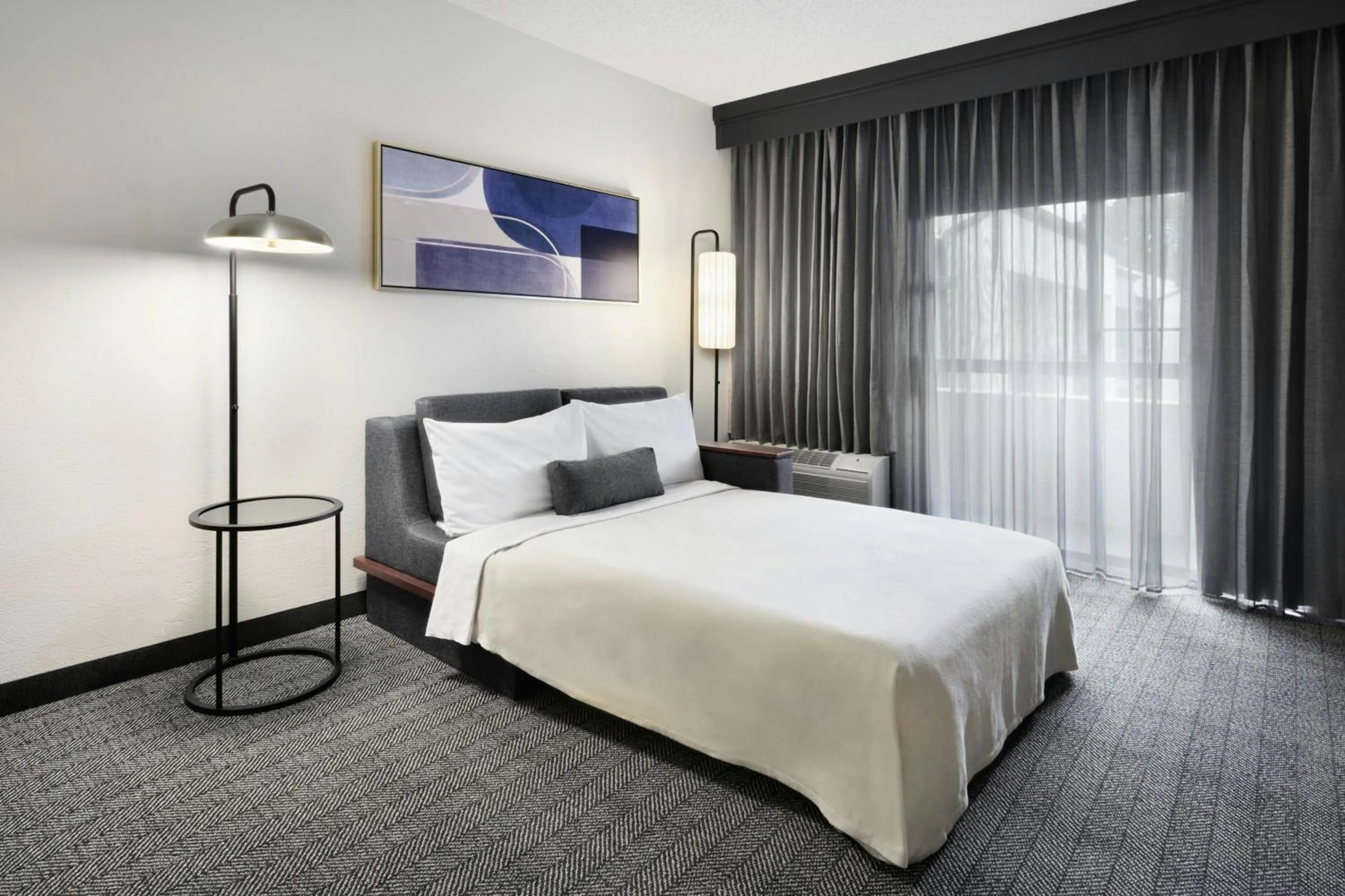 Photo of the whole room, Bed in Courtyard by Marriott Atlanta Duluth/ Gwinnett Place