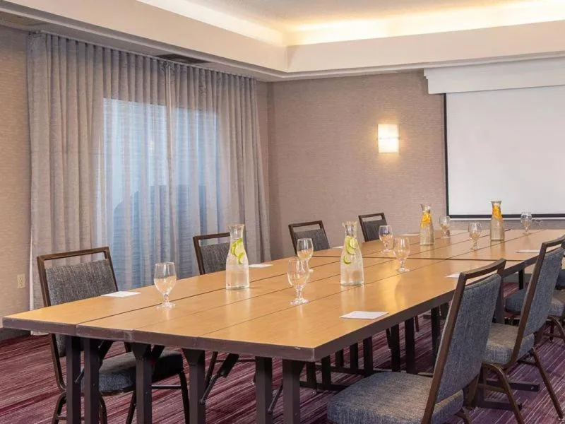 Comfort Inn & Suites Bethlehem Lehigh Valley Airport