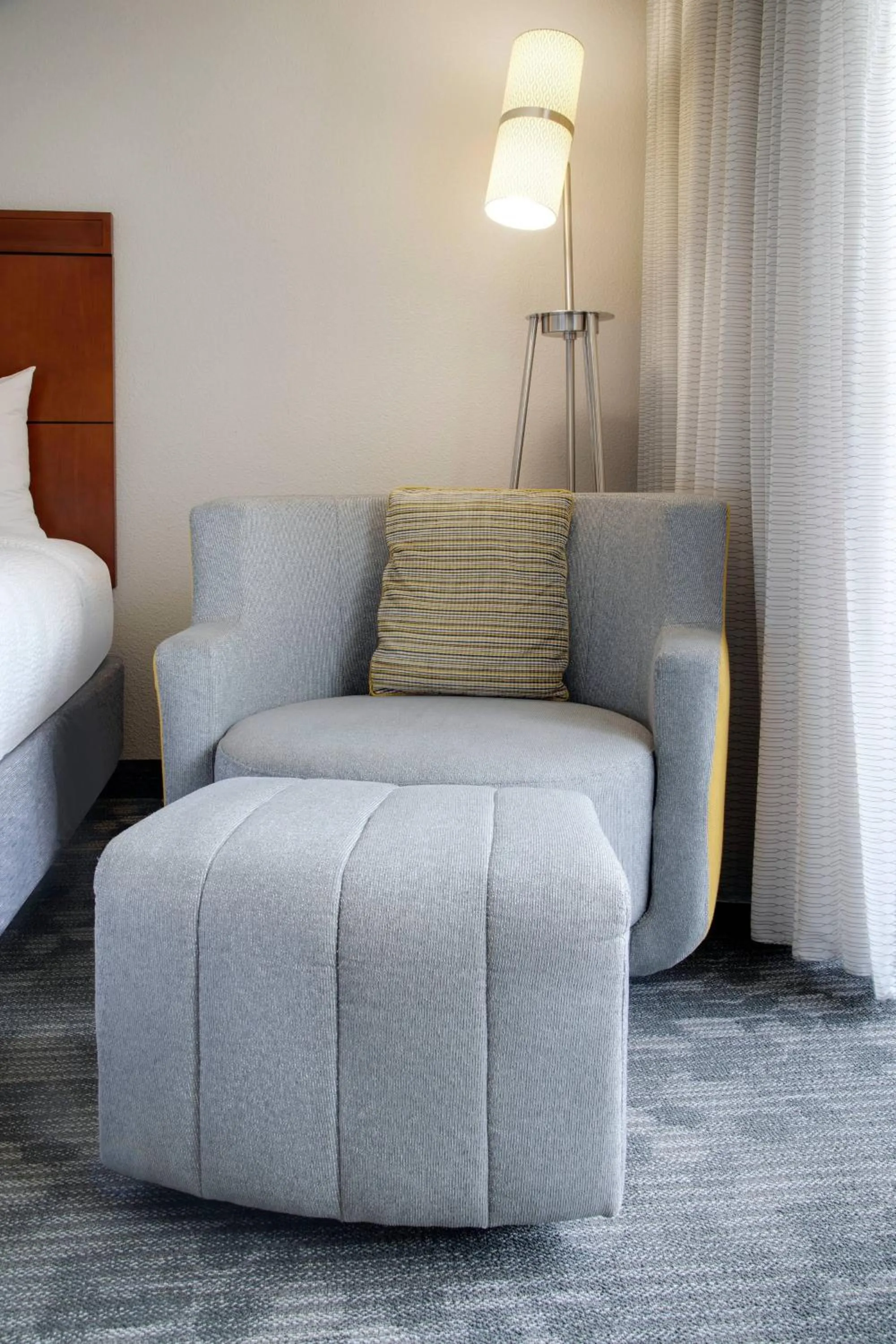 Photo of the whole room, Bed in Courtyard Atlanta Norcross/Peachtree Corners