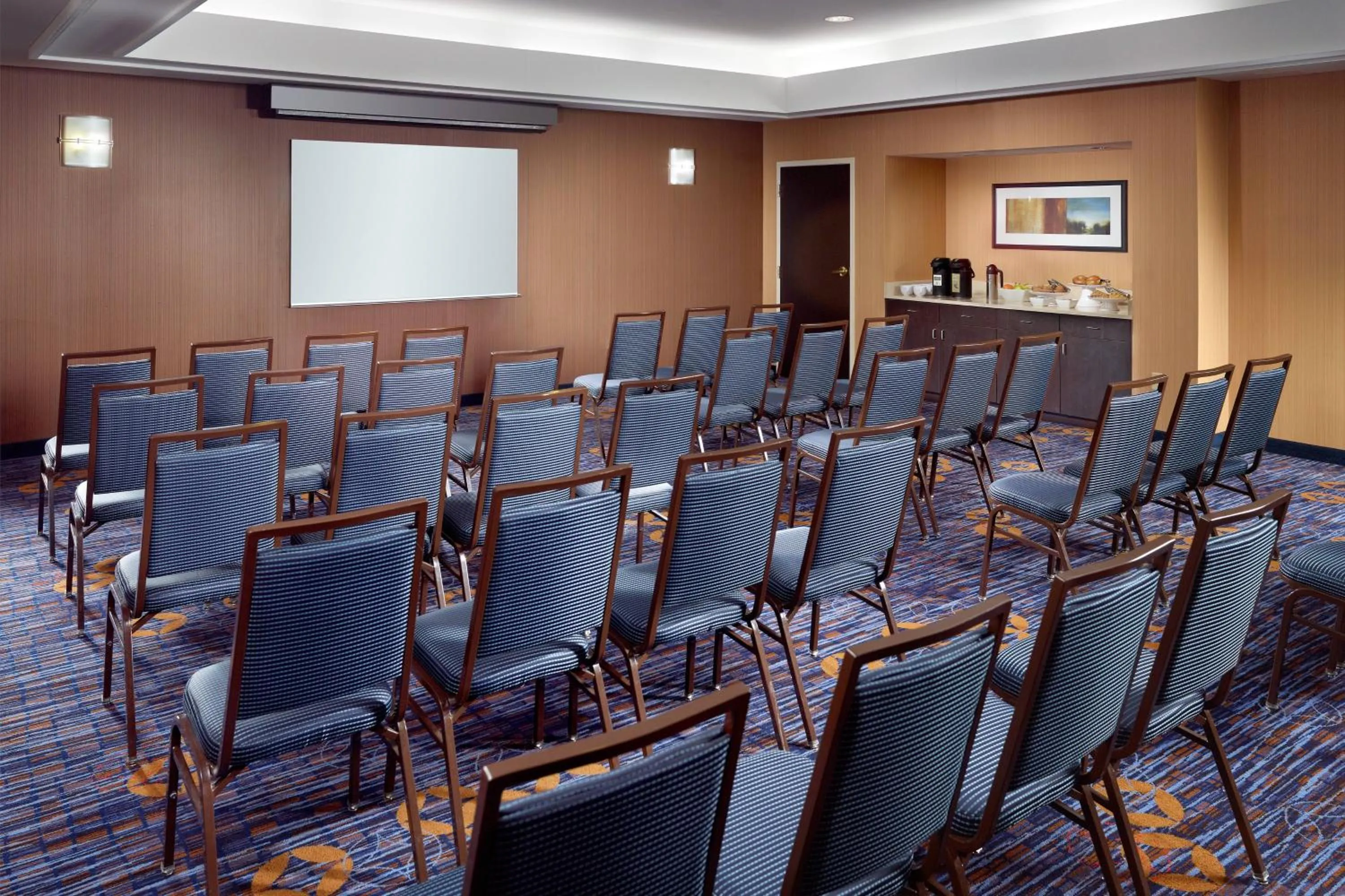 Meeting/conference room in Courtyard by Marriott Atlanta Alpharetta