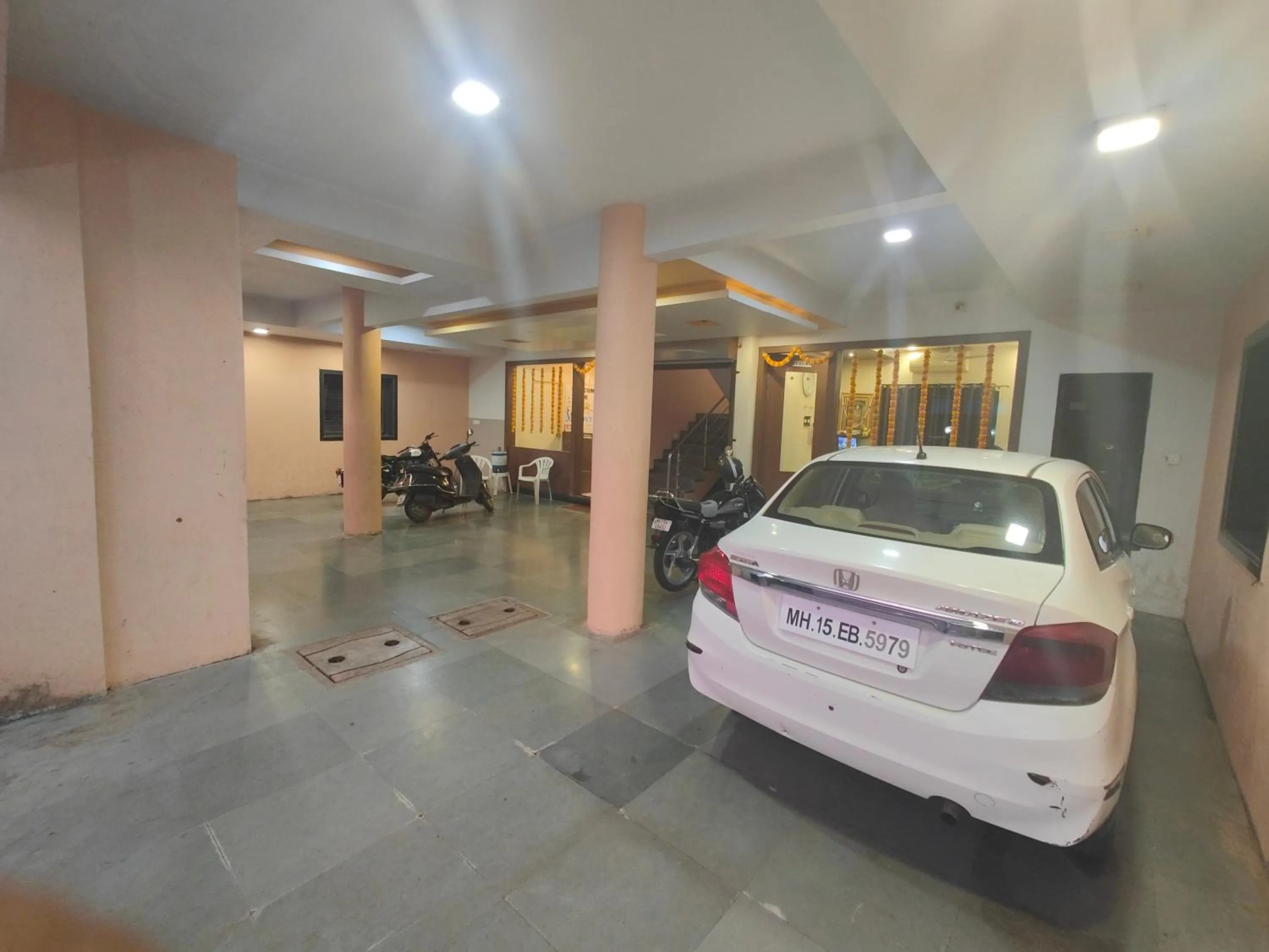 Parking in Hotel Midtown Inn